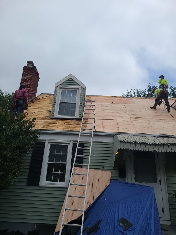 Arlington: CertainTeed Landmark Architectural Shingle in Georgetown Gray by RM Banning, Inc.