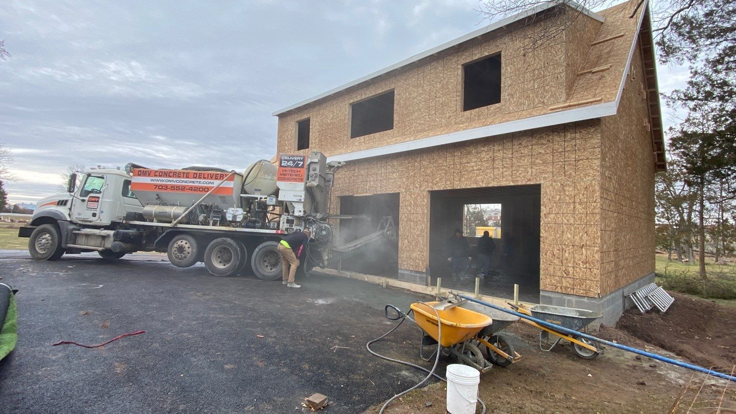 build car garage and efisienci room  using new construction by Jesus Master Handyman LLC 