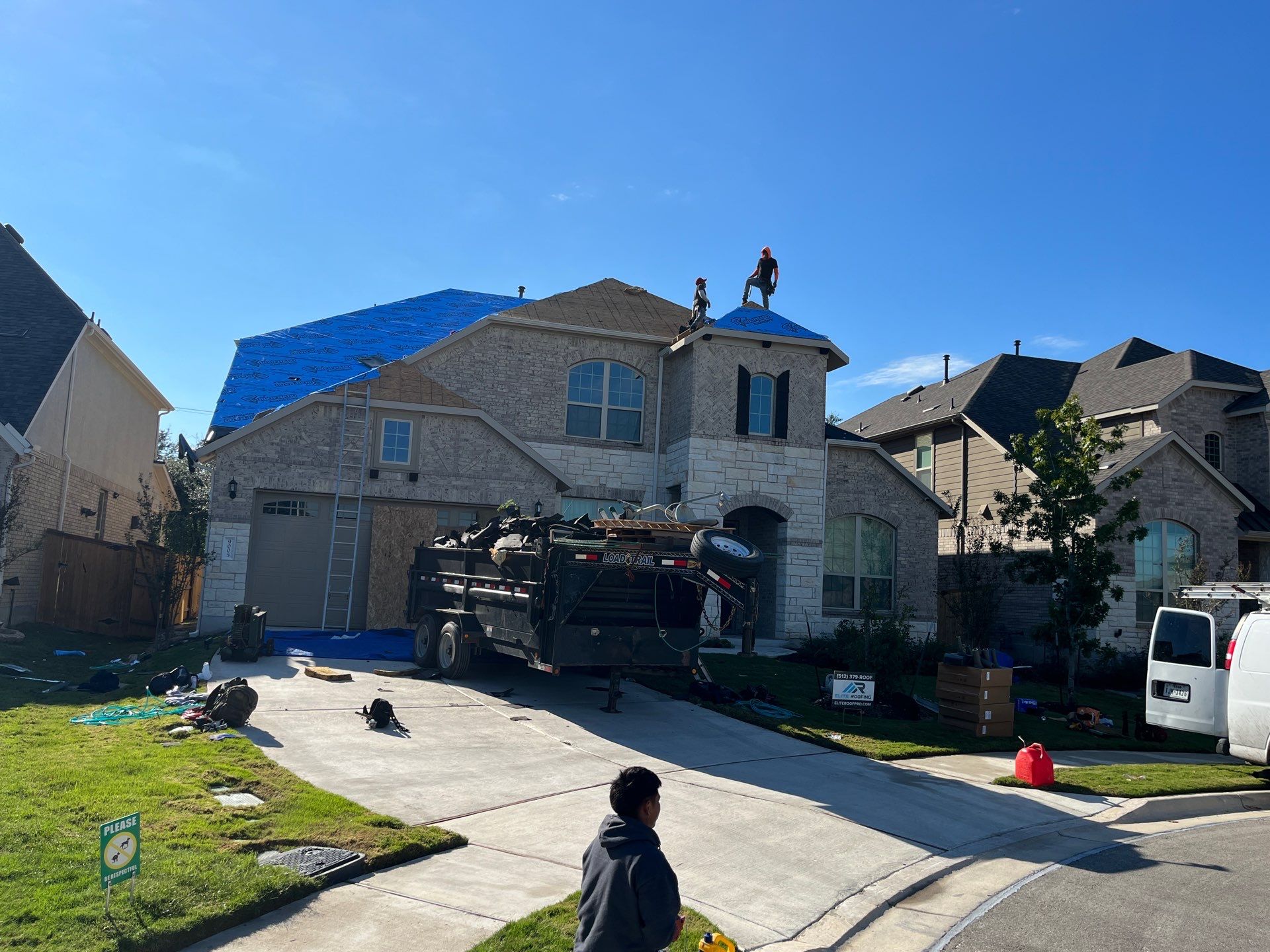 GAF HDZ - Weathered Wood by Elite Roofing LLC