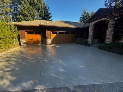 Driveway using Penntek Evolution System and Trail Mix 1/8" Chip
