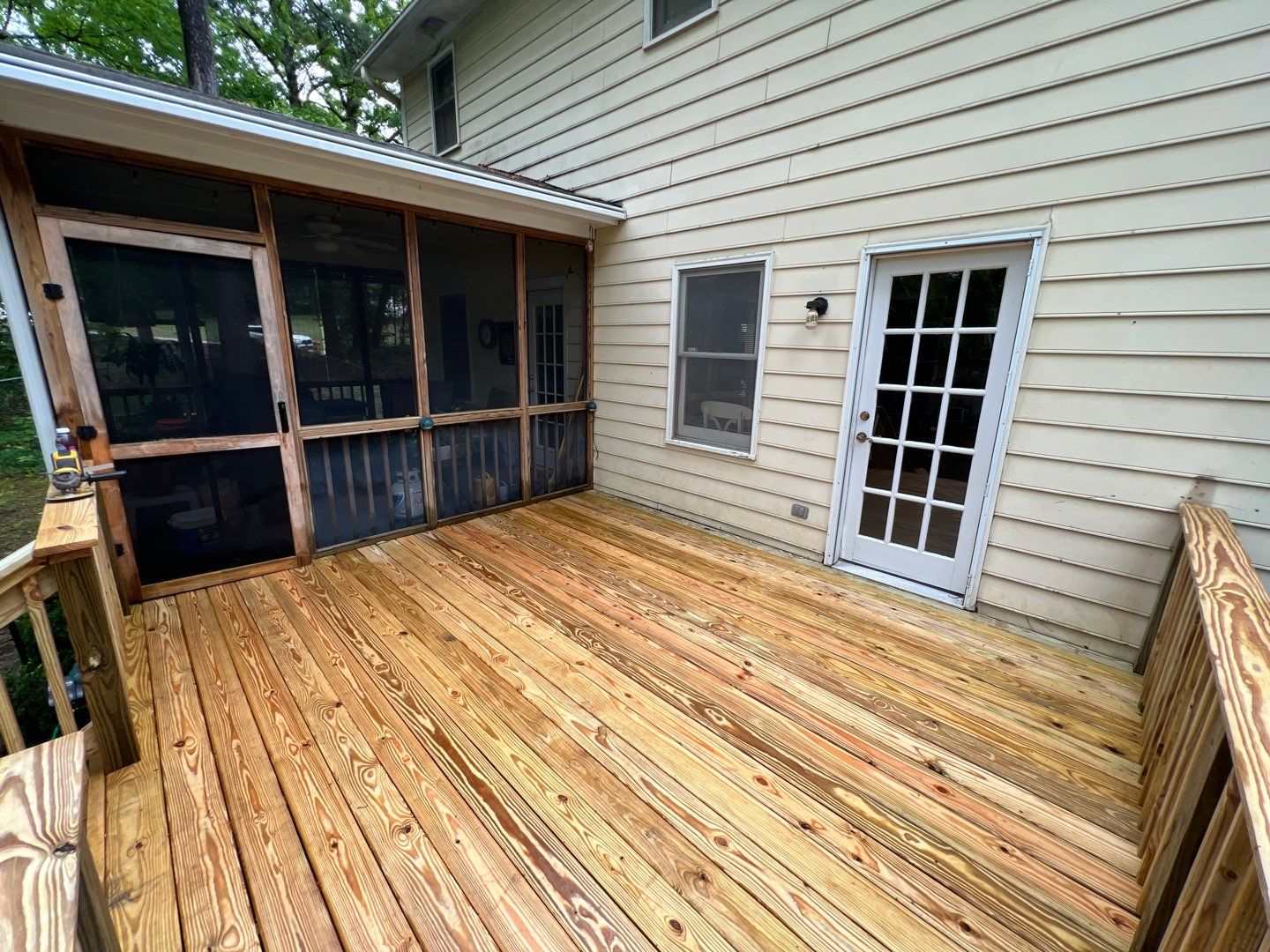 Oak Leaf Circle - Deck Installation  by Pillar and Pine