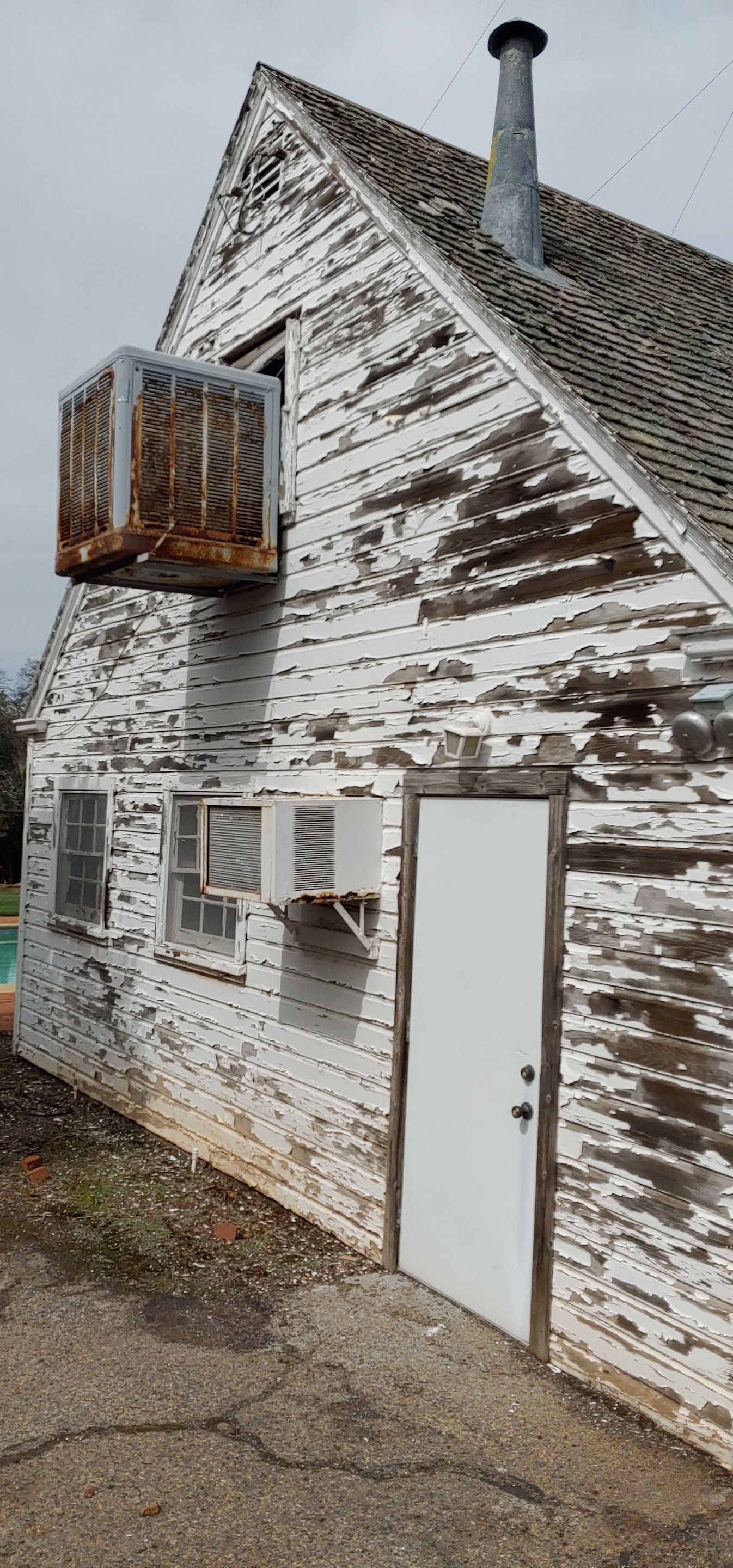 Residential Roofing Installation using Standing seam metal roofing system by Straight Edge Roofing Inc