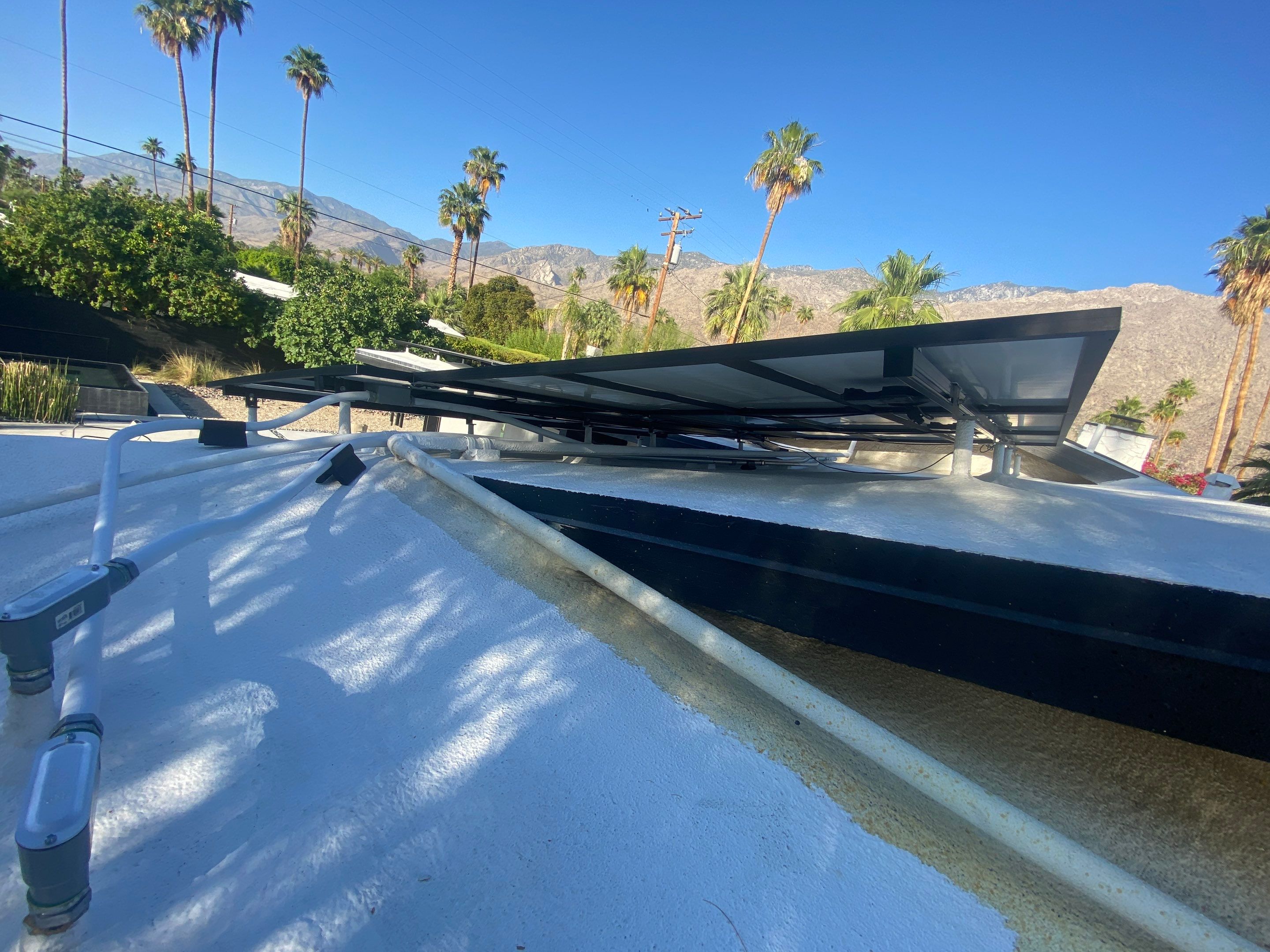 Palm Springs: Mid-Century Home by Goat Solar Inc. 