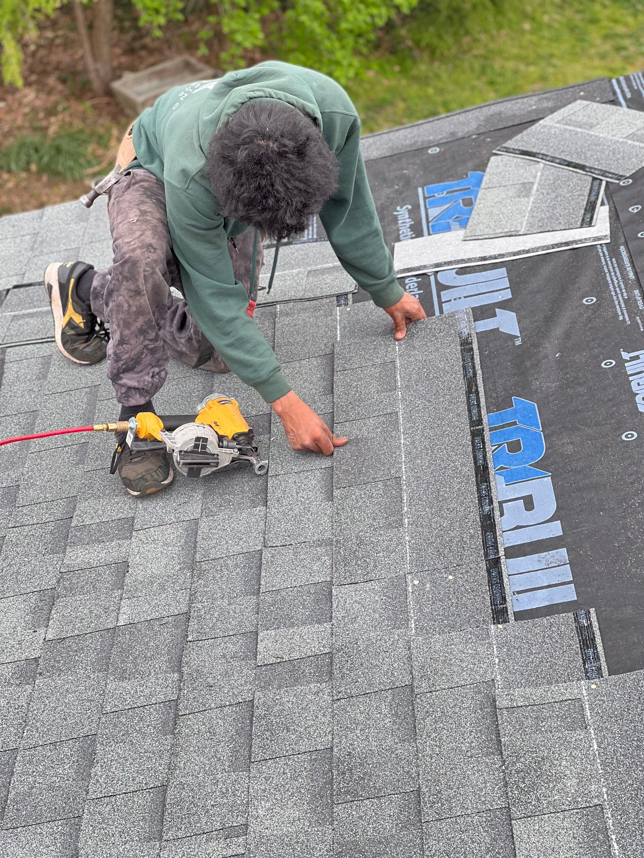 Residential Roofing Installation using Owens Corning Oakridge Roofing System by Undersun Roofing 