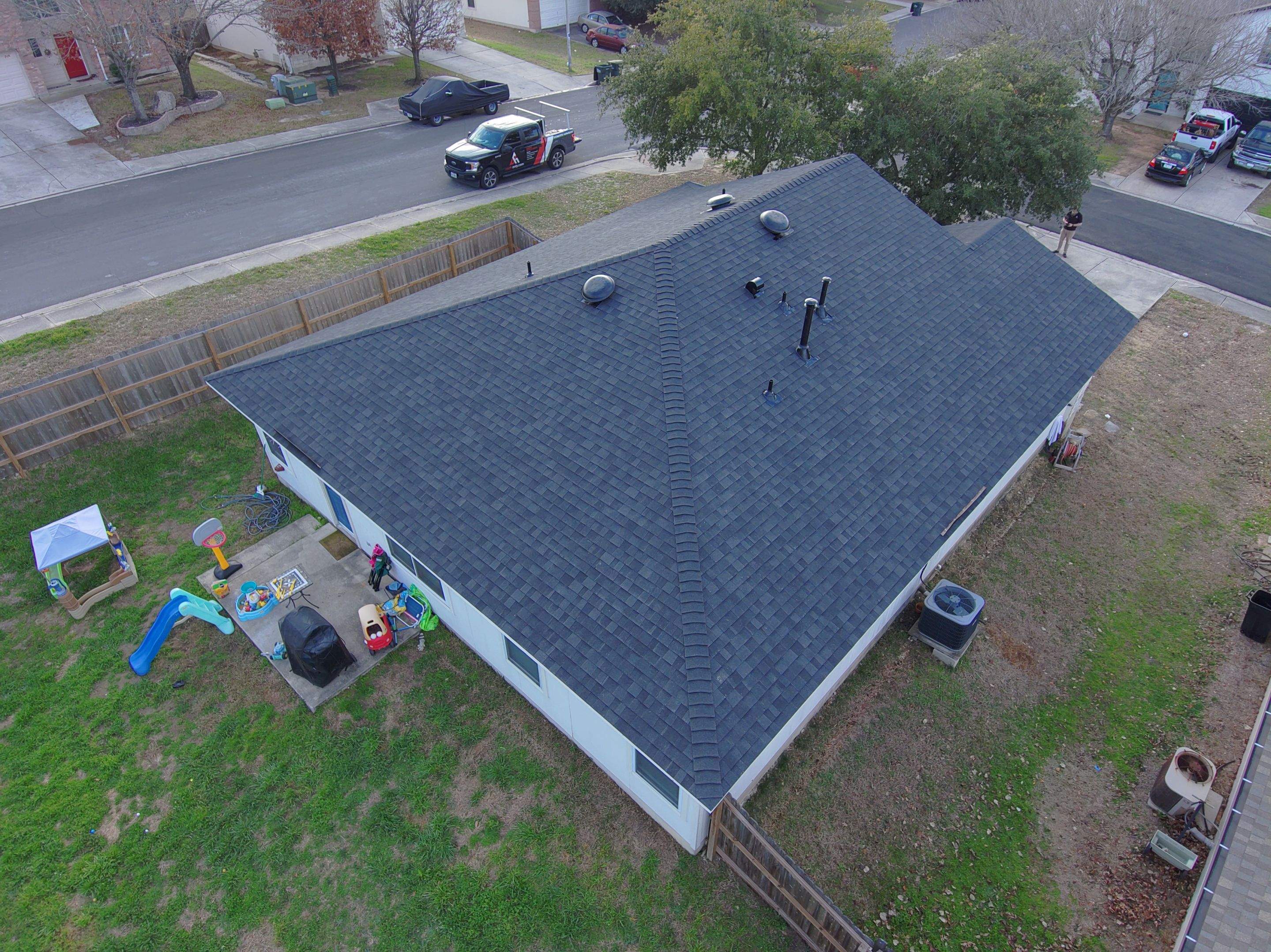Onyx Black - Owens Corning TruDefinition Duration by RoofsOnly.com