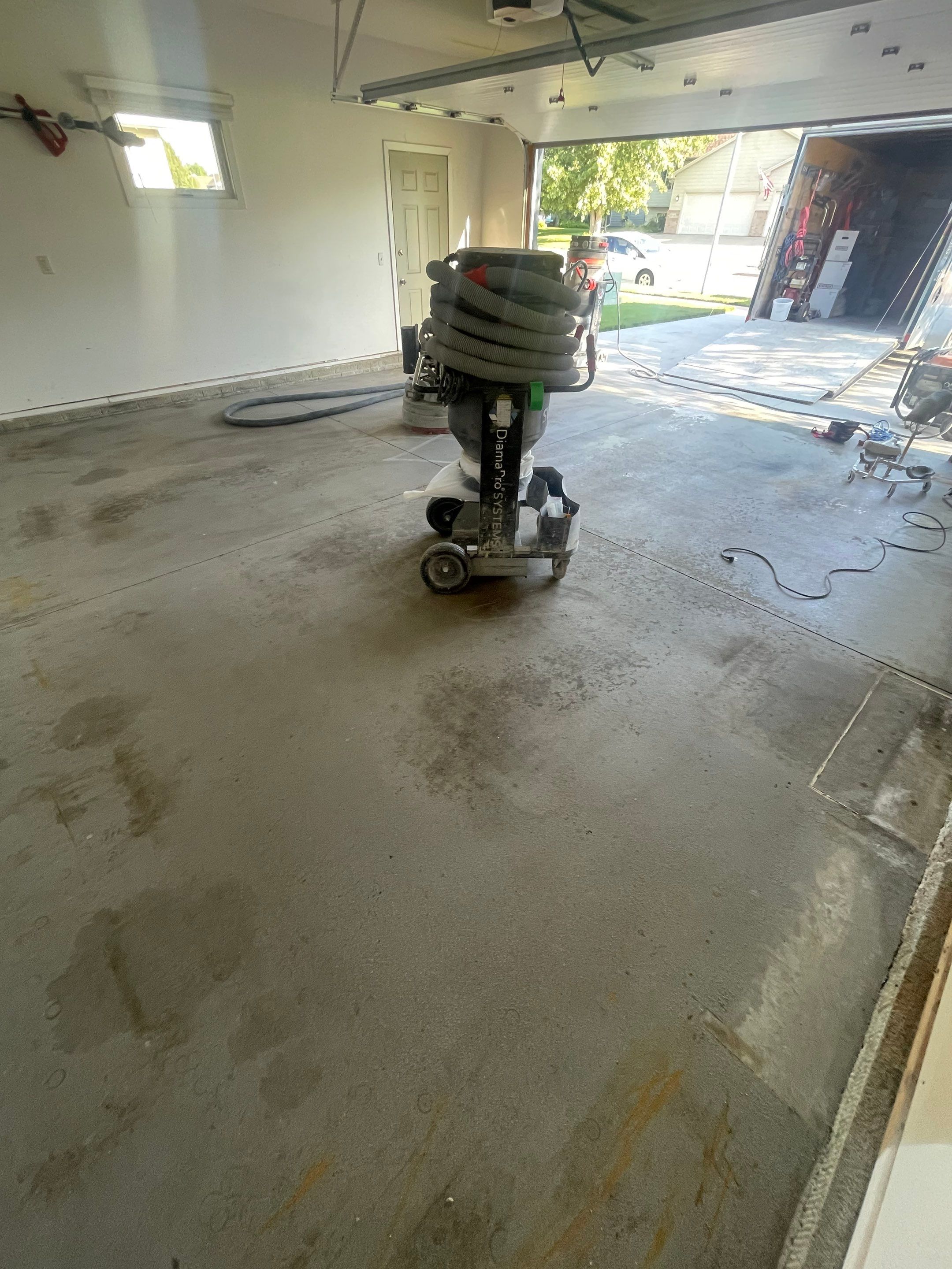 Sioux Falls Garage Floor Coating with Nightfall Decorative Chips by Select Painting, Coatings & Garage Cabinets