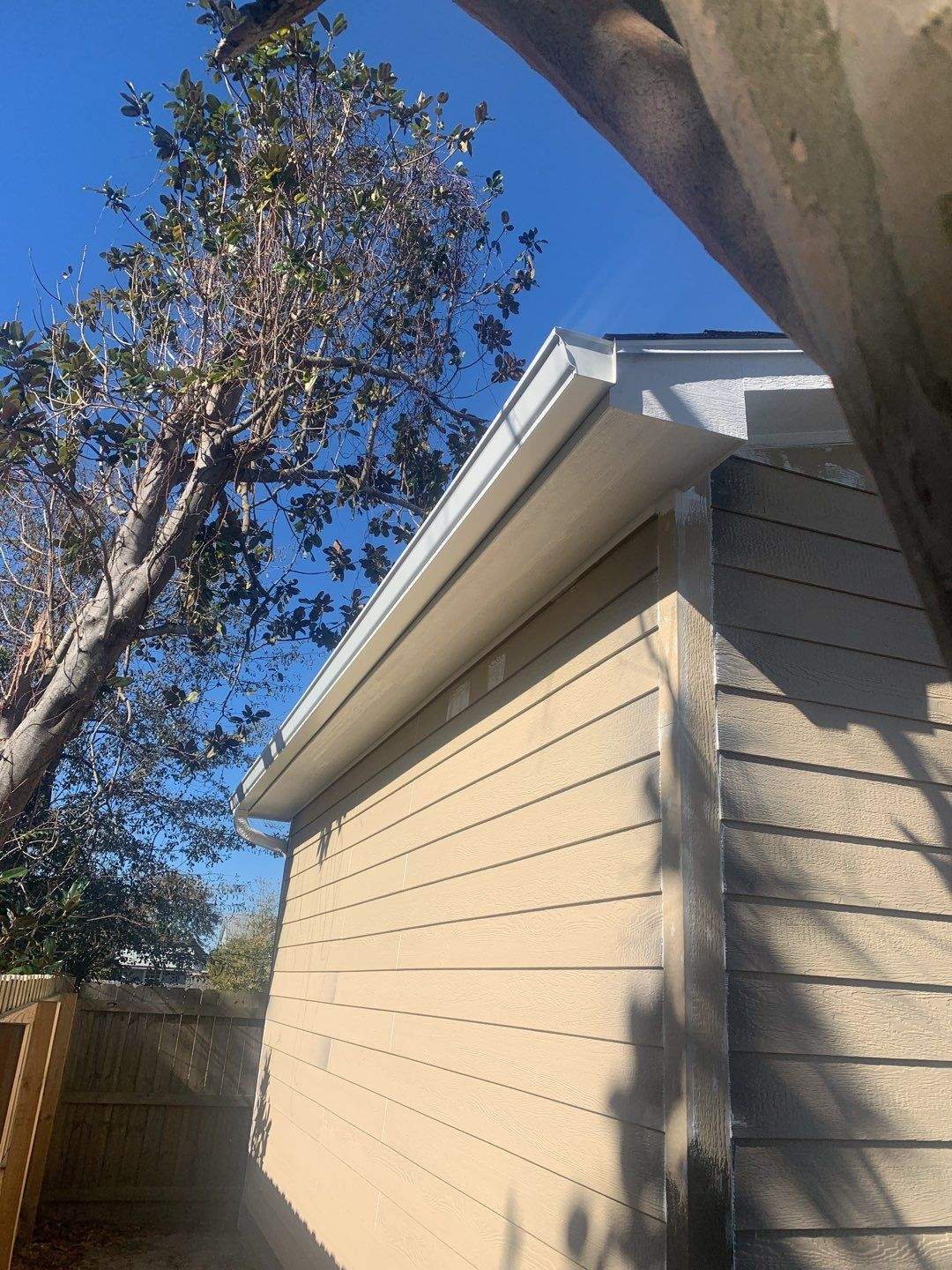 Panama City 6-inch White Seamless Gutter Installation by Gutter Professors
