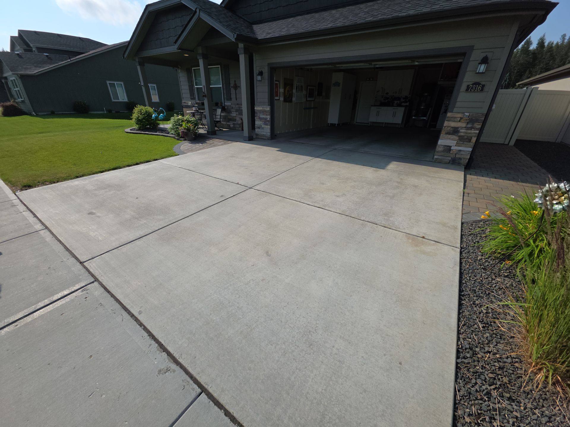 Driveway in Quartzite Hybrid by Croc Coatings, LLC