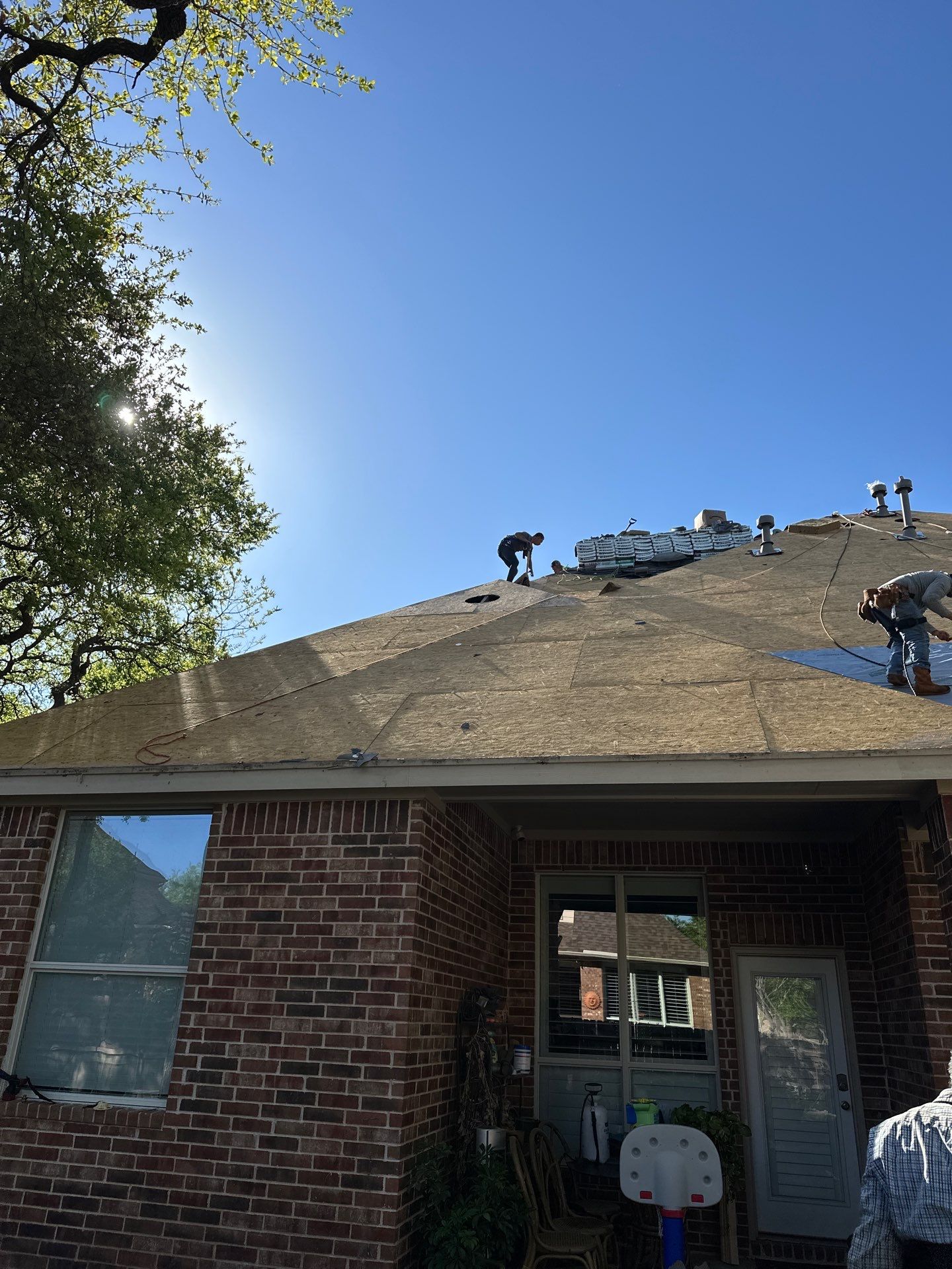 Residential Roof Installation Owens Corning Oakridge Onyx Black by DeZign Roofing & Exteriors