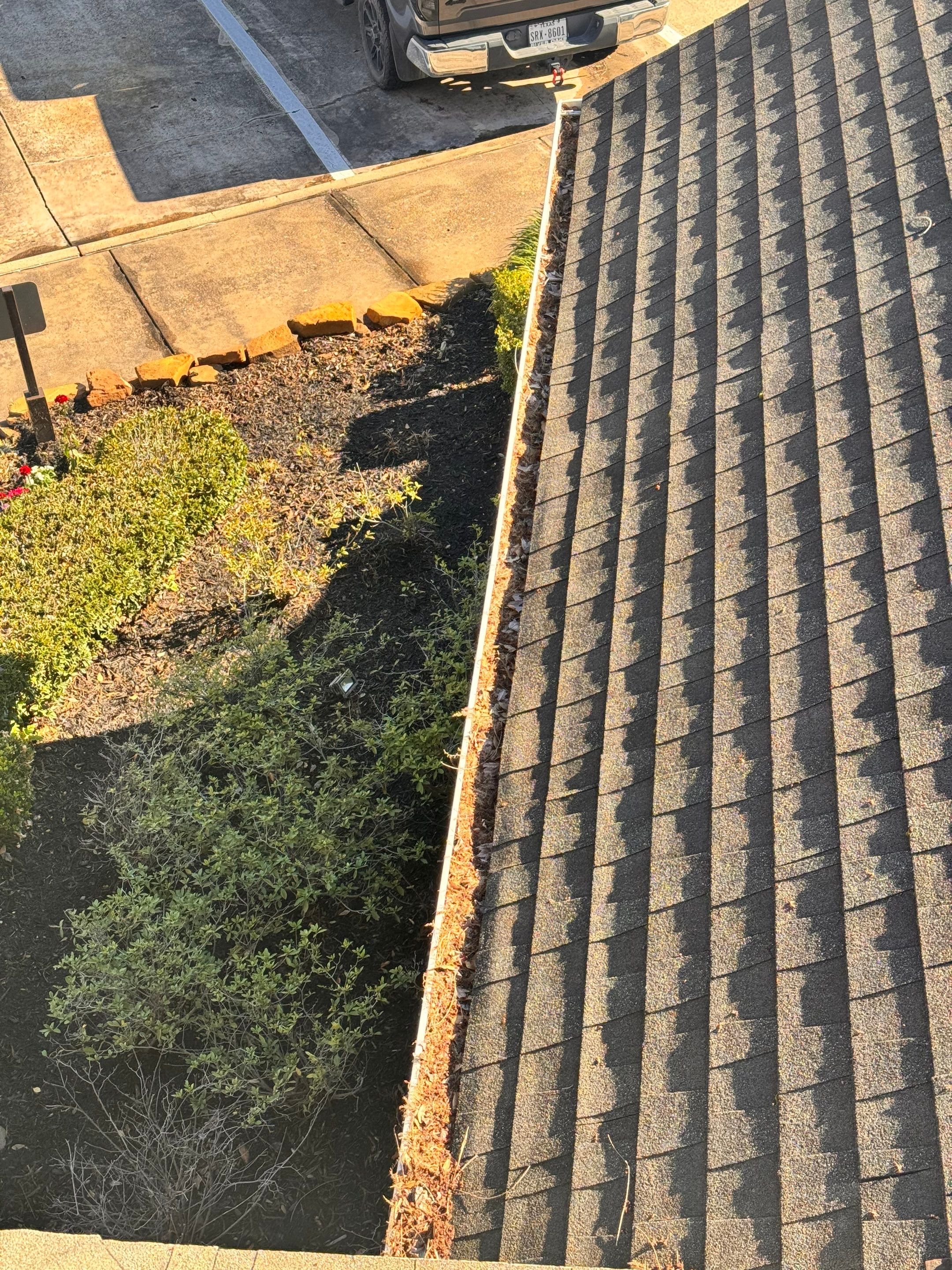 HOA gutter cleaning before photo