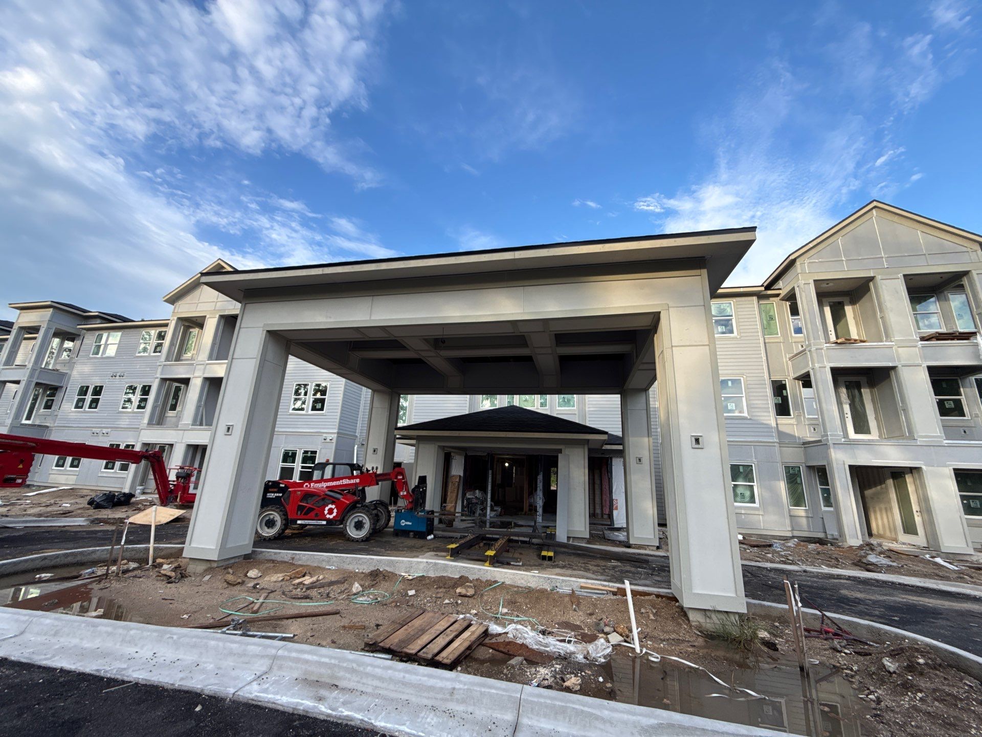 7-Inch Seamless Gutters for Large Roofs in Daytona Beach FL by Gutter Professors