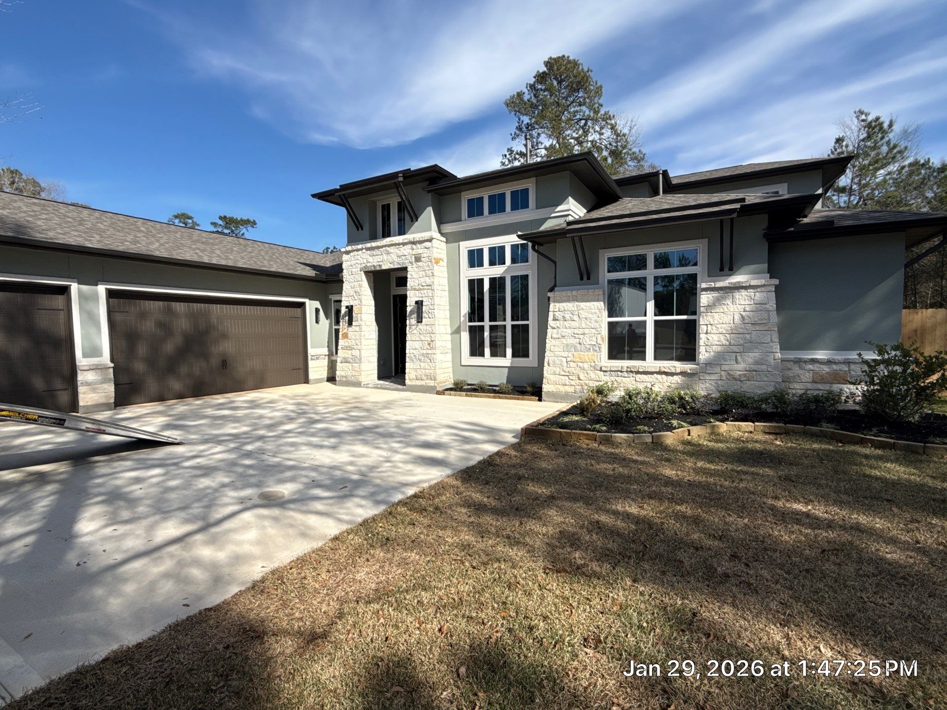 Conroe Elegance: The Elusive Green Stucco Home by Apex Conventional Stucco Llc