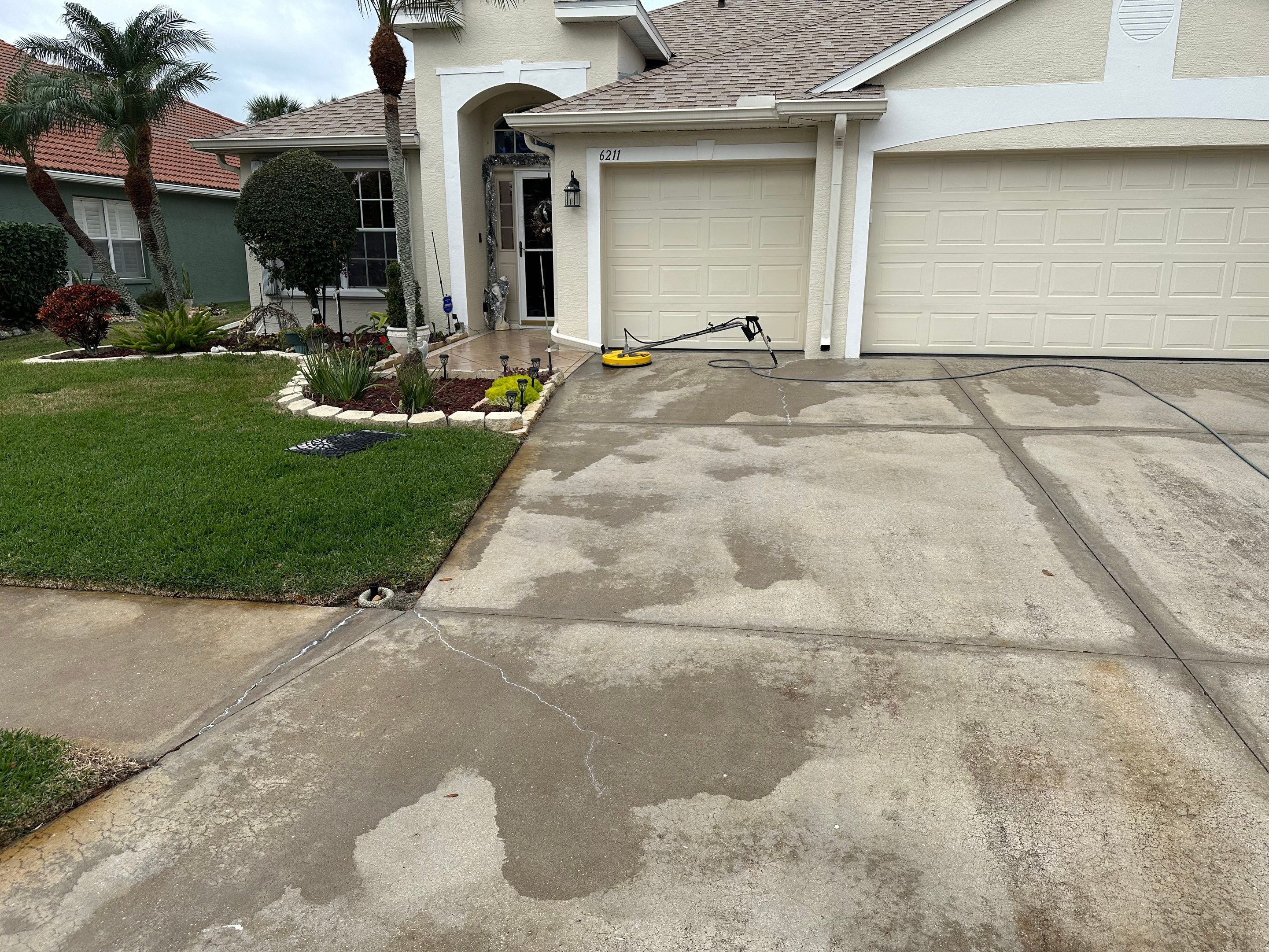 Driveway Cleaning and Rust Treatment - Fairways at Imperial Lakes, Palmetto, FL | Sunshine AquaWash by Sunshine AquaWash