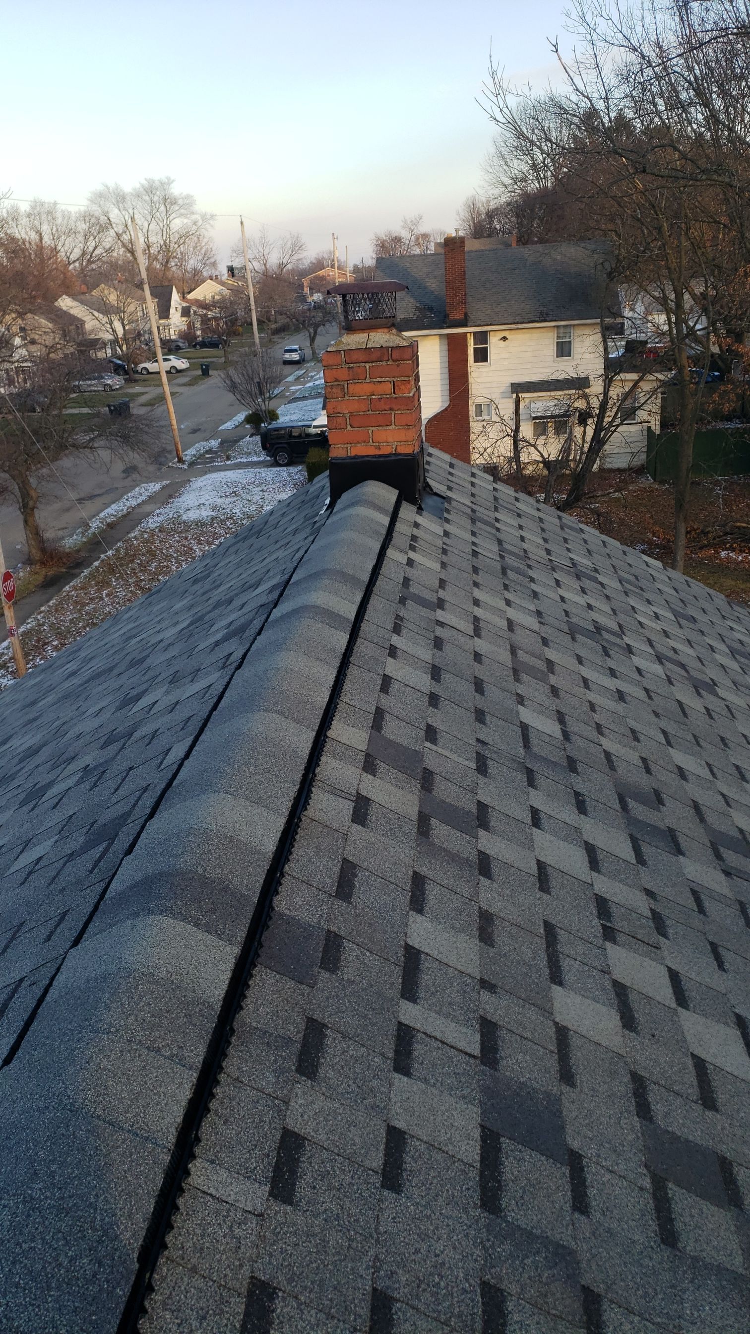 ATLAS PINNACLE COLOR: SCOTCHGARD HEARTHSTONE DRIP EDGE: WHITE by Eagle Eye Roofing