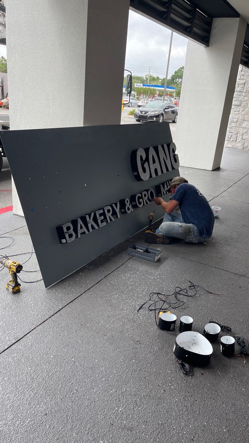 Woof Gang Bakery & Grooming by SignCrafters