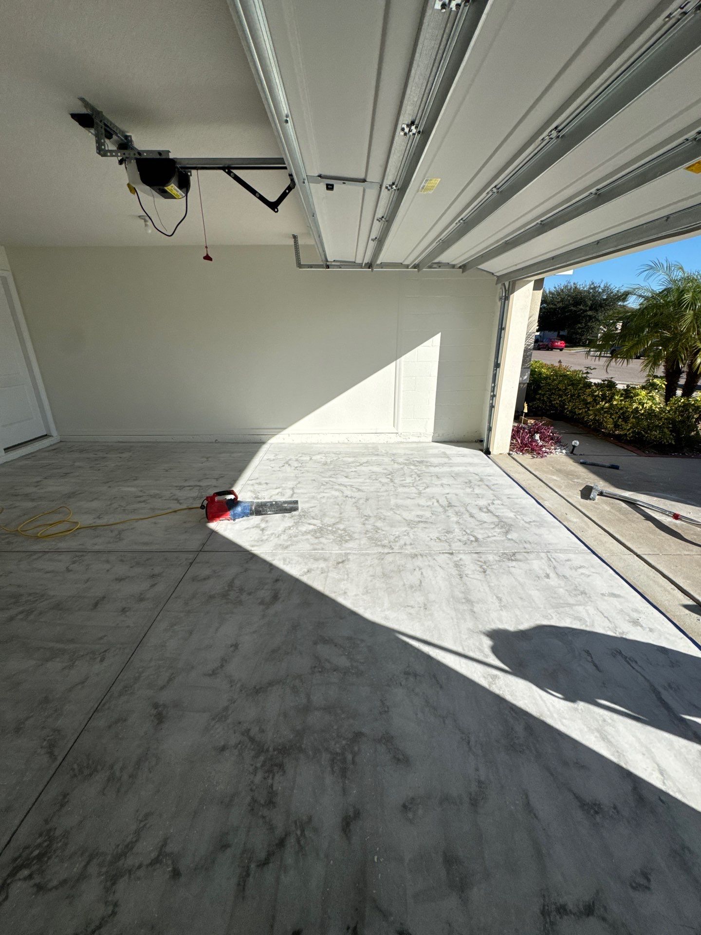 Clean & Practical 'Creekbed' Flake Finish by Performance Floors & Coating