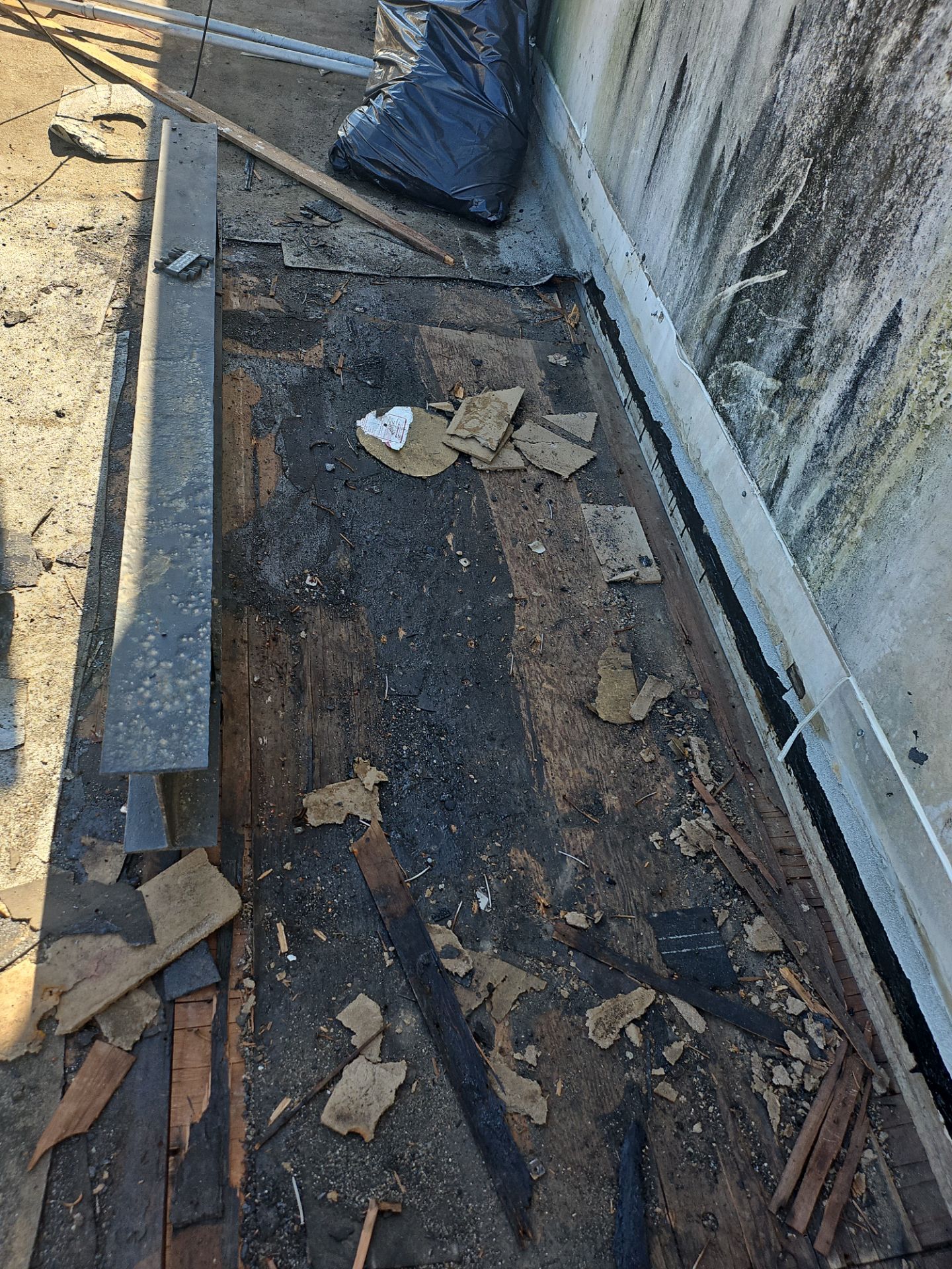 TPO single-ply roofing system using GAF Single-ply TPO 60 mil with 1.5 inch ISO board insulation by Straight Edge Roofing Inc