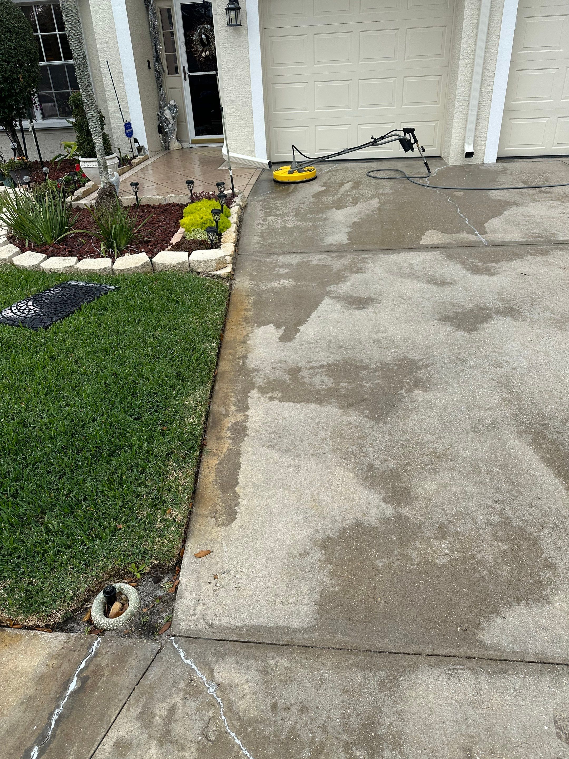 Driveway Cleaning and Rust Treatment - Fairways at Imperial Lakes, Palmetto, FL | Sunshine AquaWash by Sunshine AquaWash