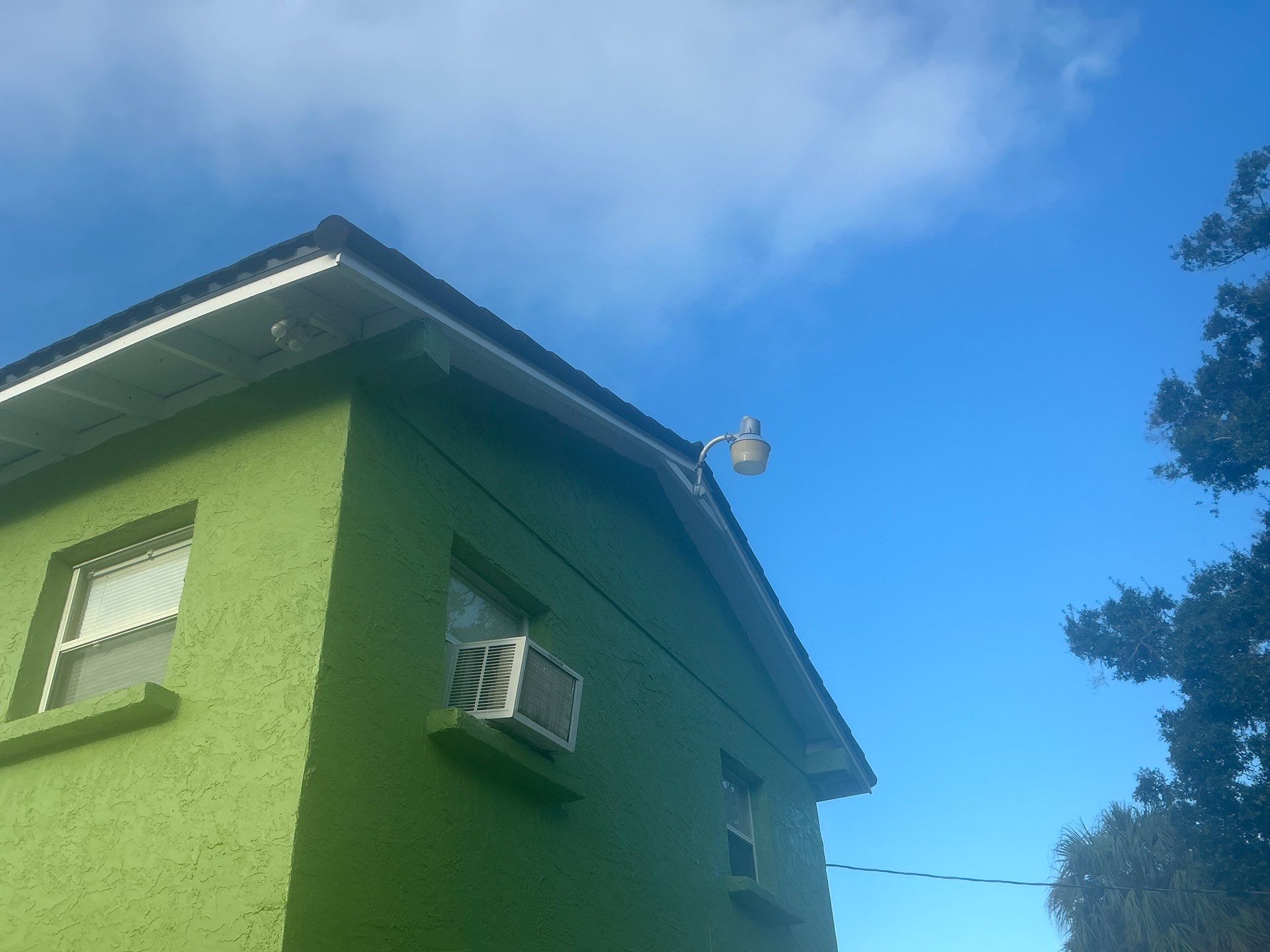 White Aluminum Soffit and Fascia in St.Petersburg FL by Gutter Professors