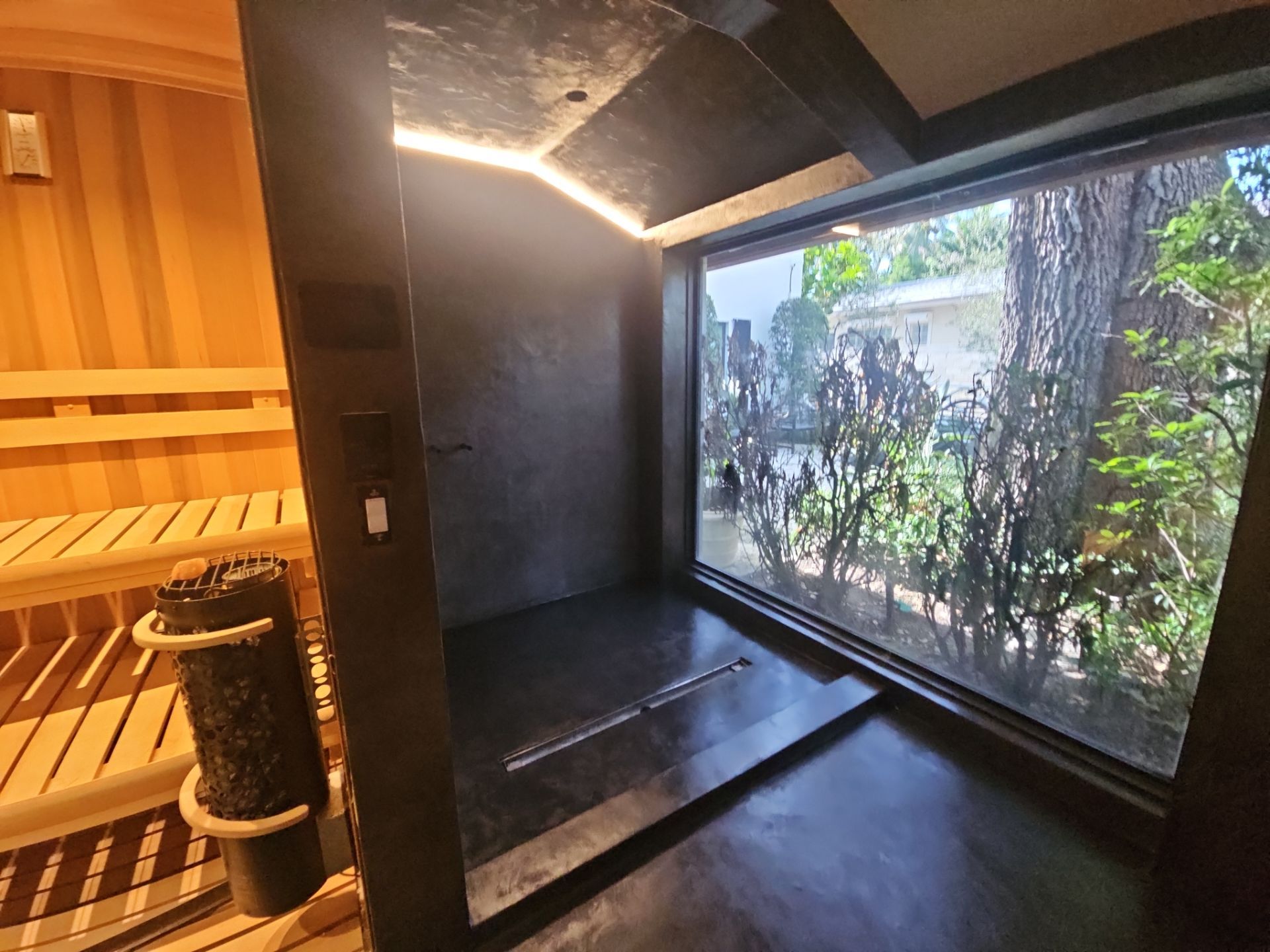 Bathroom Remodeling with Microtopping by Seamless Surfaces