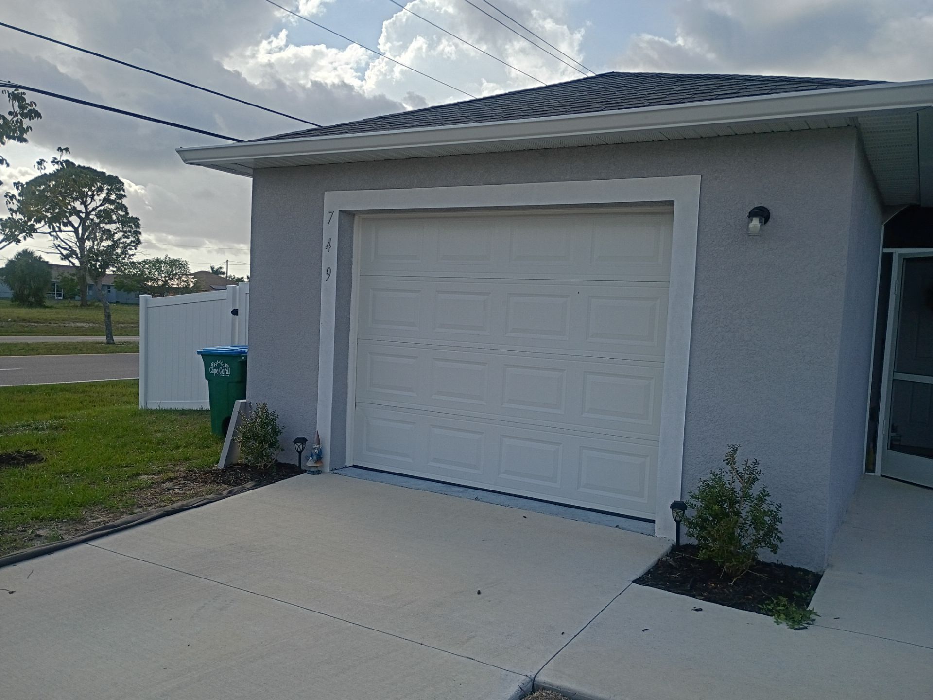 Seamless Aluminum Gutter Installation using K-Style Seamless Gutters in Cape Coral FL by Gutter Professors