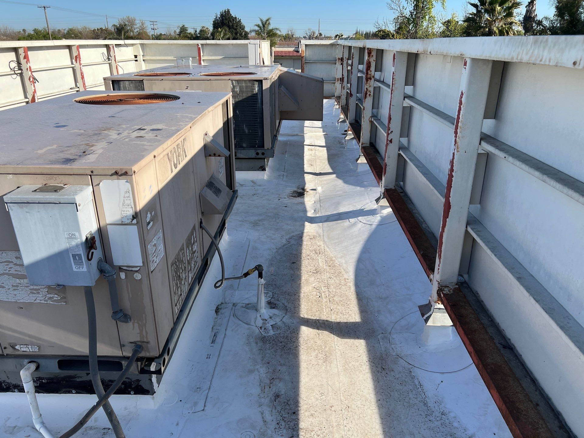 TPO single-ply roofing system using GAF Everguard 60 mil by Straight Edge Roofing Inc