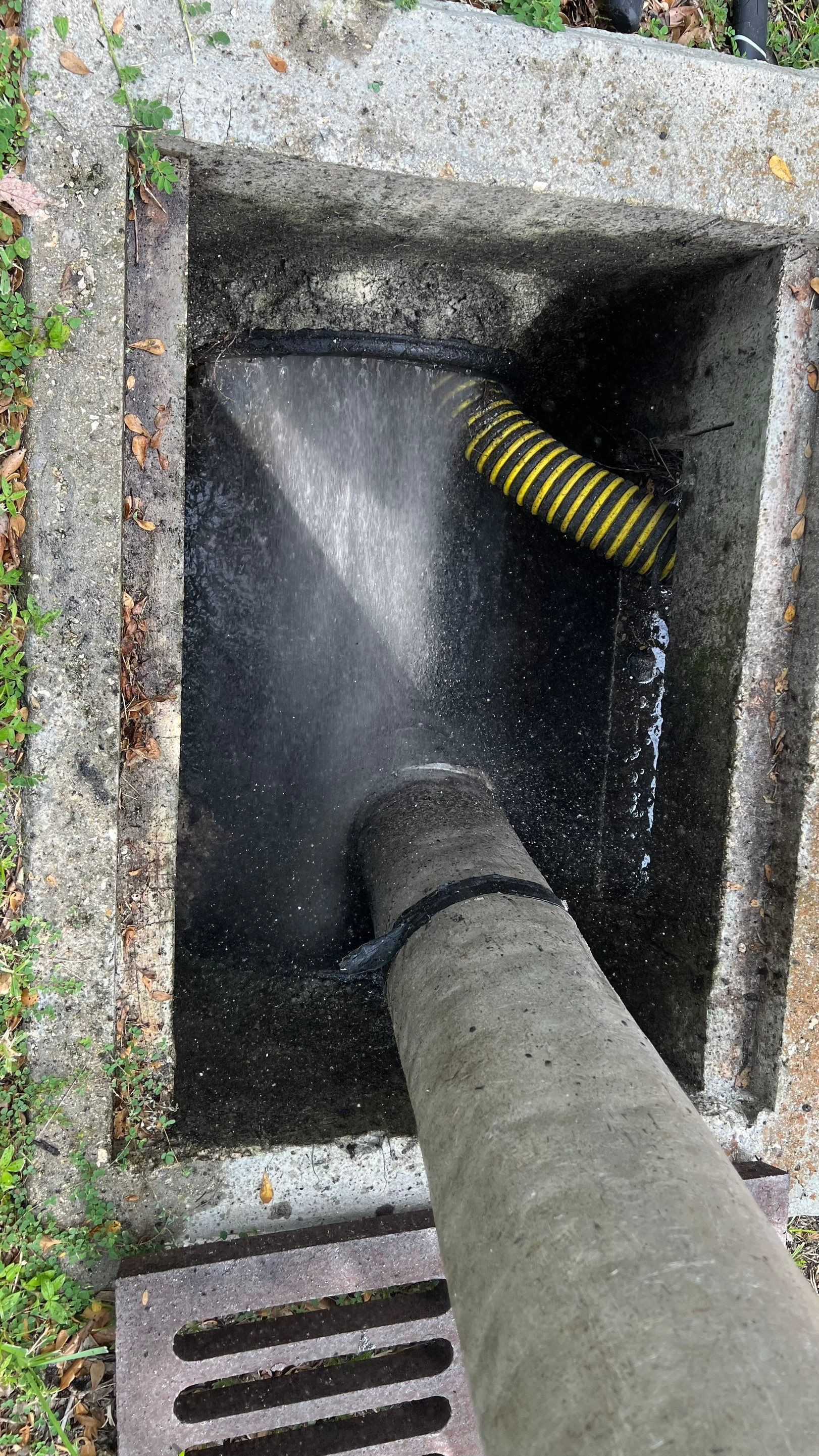 Naples Community Entry Road Stormwater System Cleaning by APS Power & Water