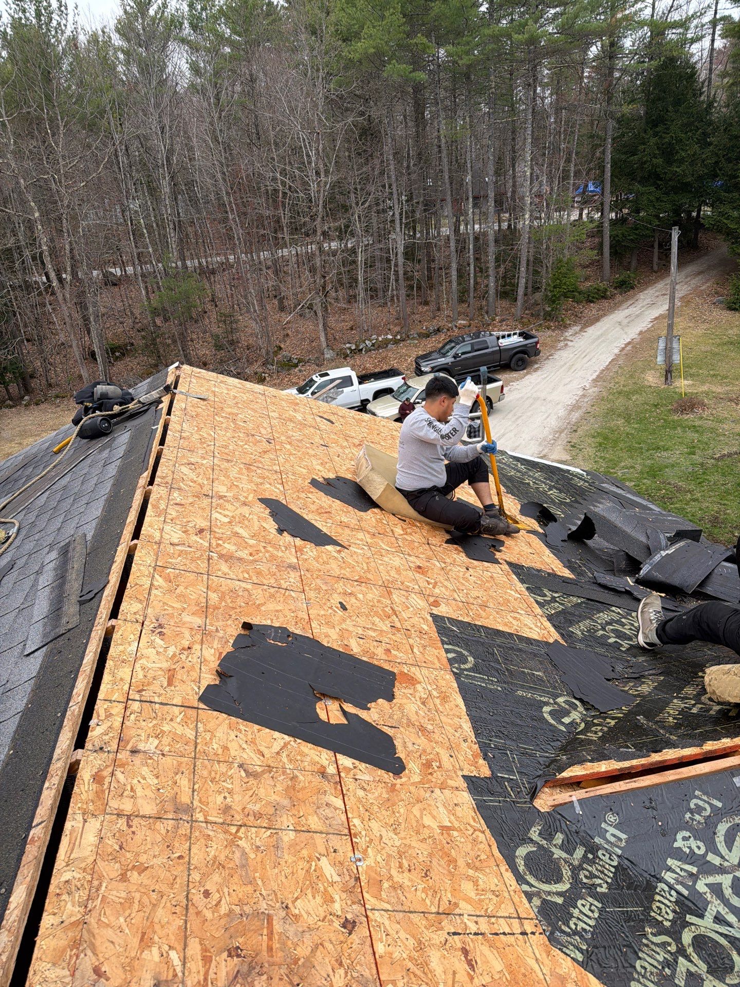 🏡 Multi-Story Roof Installation – Raymond, NH by Tall pine roofing