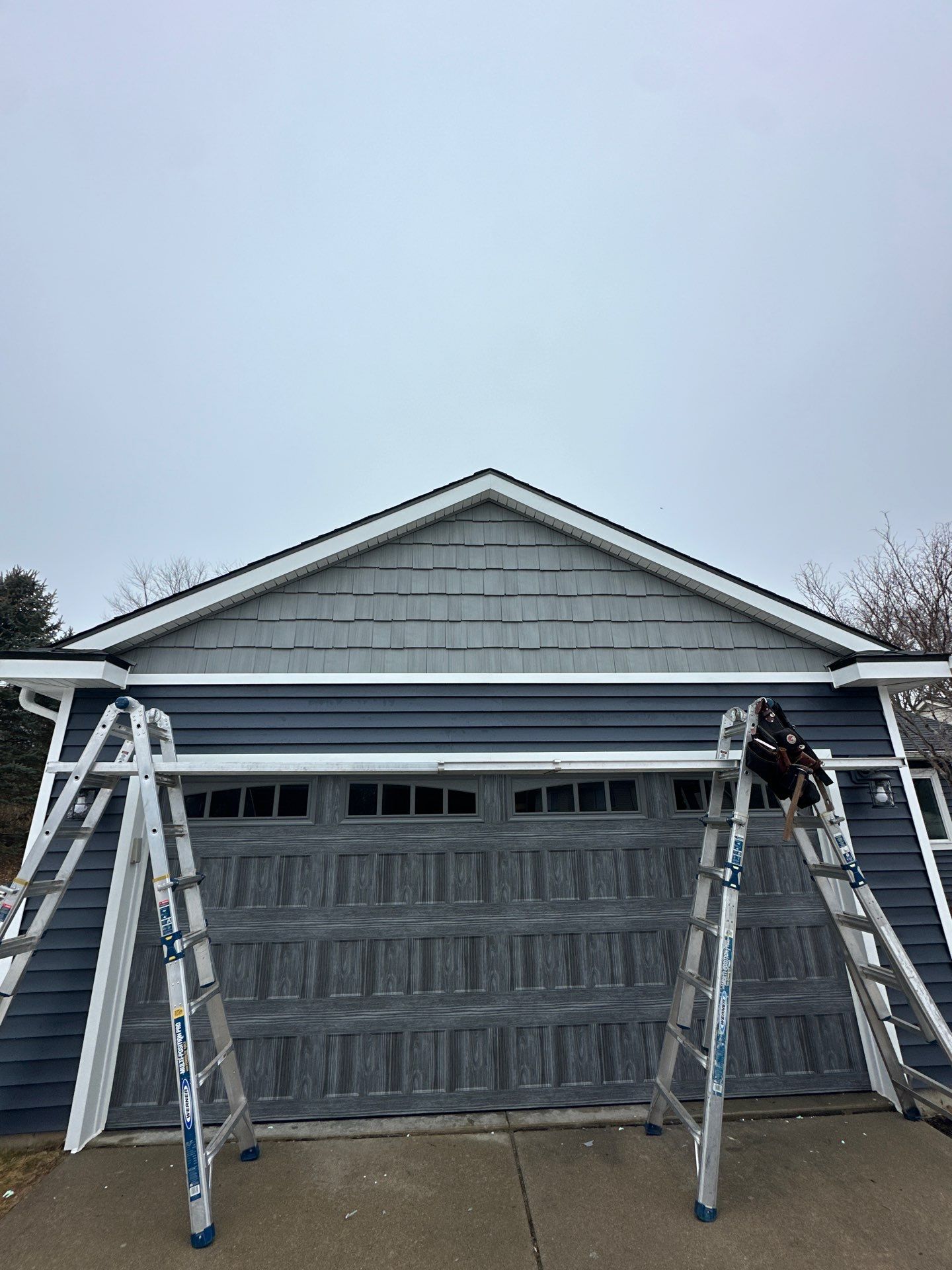 Siding Replacement using Alside Charter Oak D4.5" Riveria Dusk by 180 Contractors