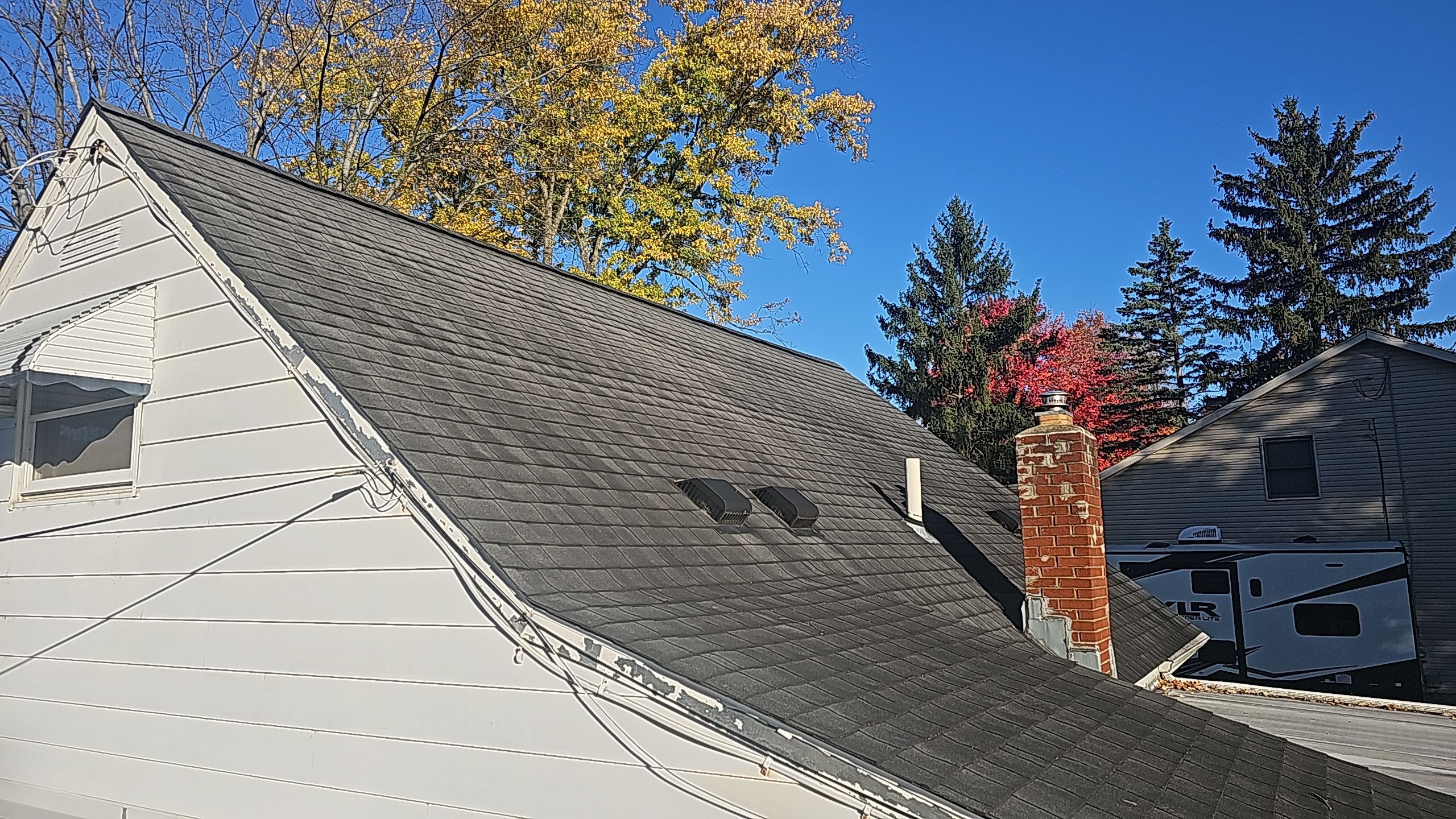 ATLAS PINNACLE COLOR: BLACK SHADOW DRIP EDGE: WHITE by Eagle Eye Roofing