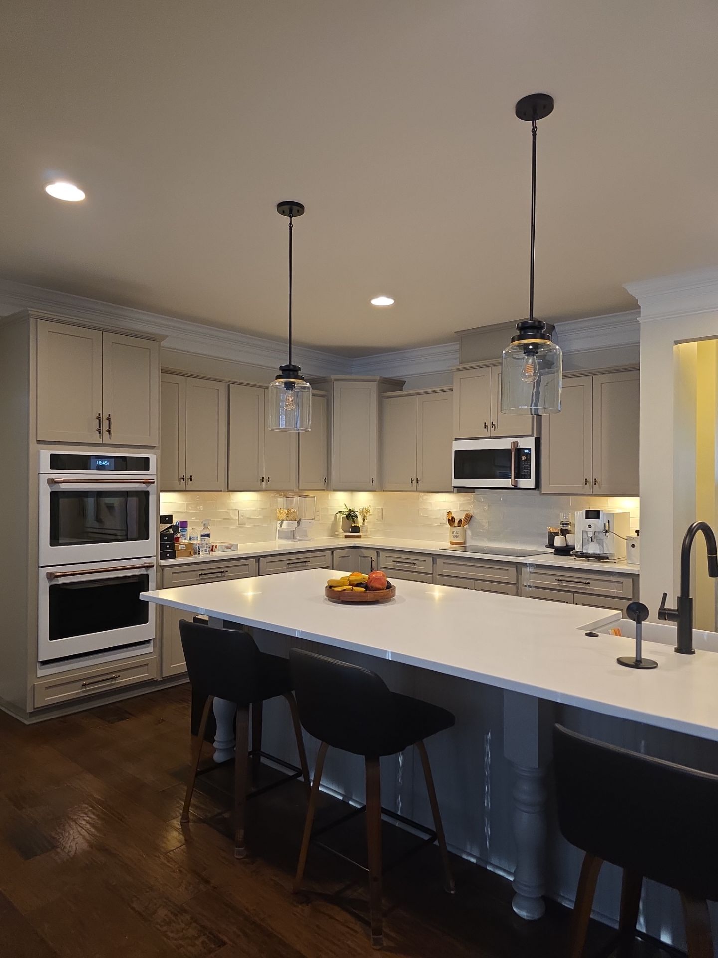 From Dated to Dazzling: A Bright Kitchen Transformation in Holly Springs by Elite Remodeling and Design LLC