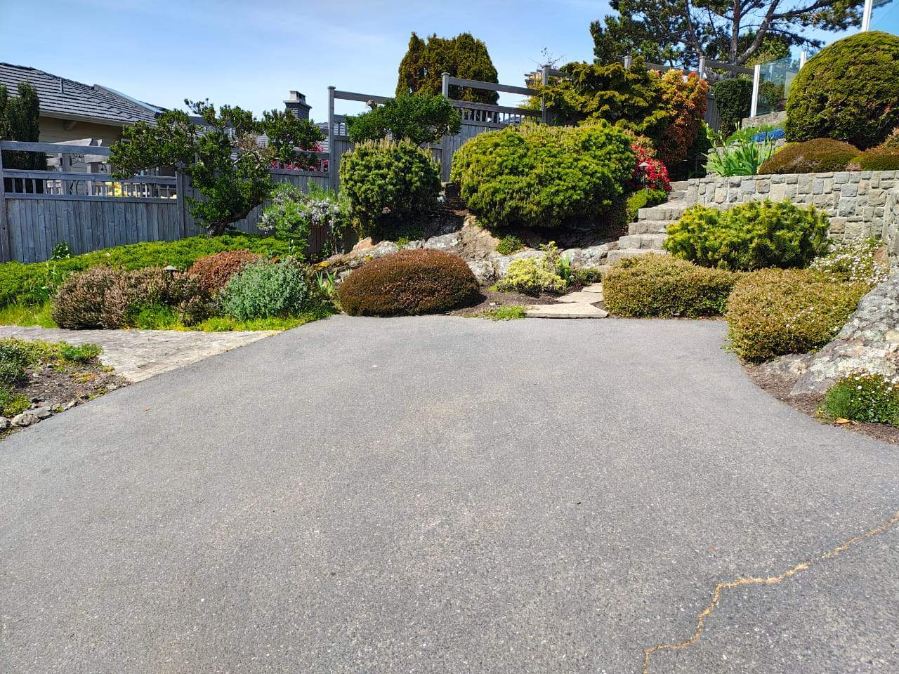 Garden Care - Oak Bay Residence by Habanero Garden and Exterior Care