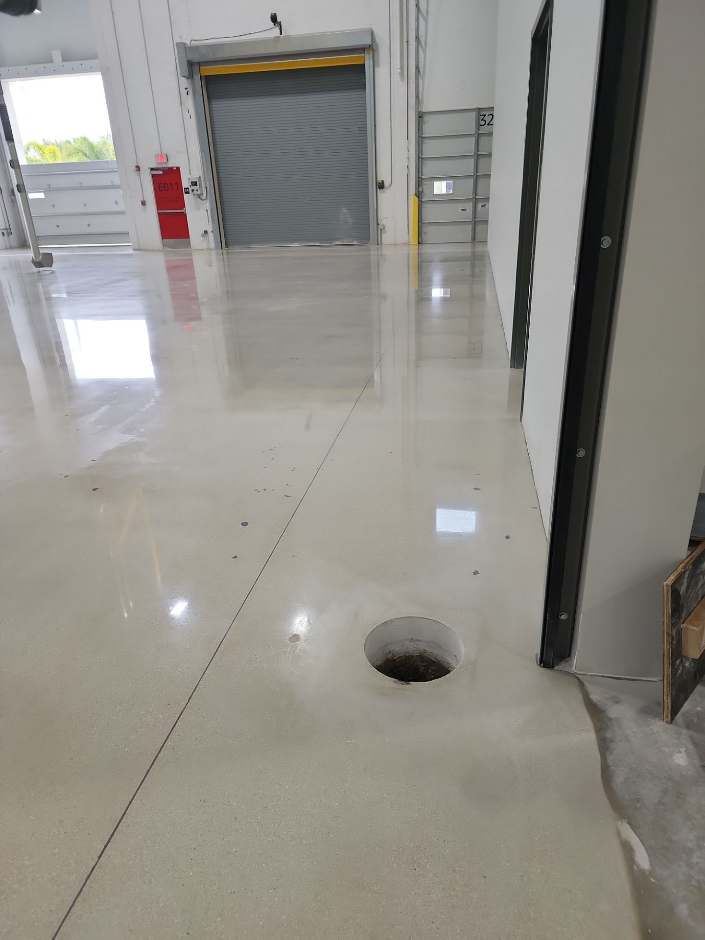 Pepsi Warehouse Concrete Polishing by Seamless Surfaces