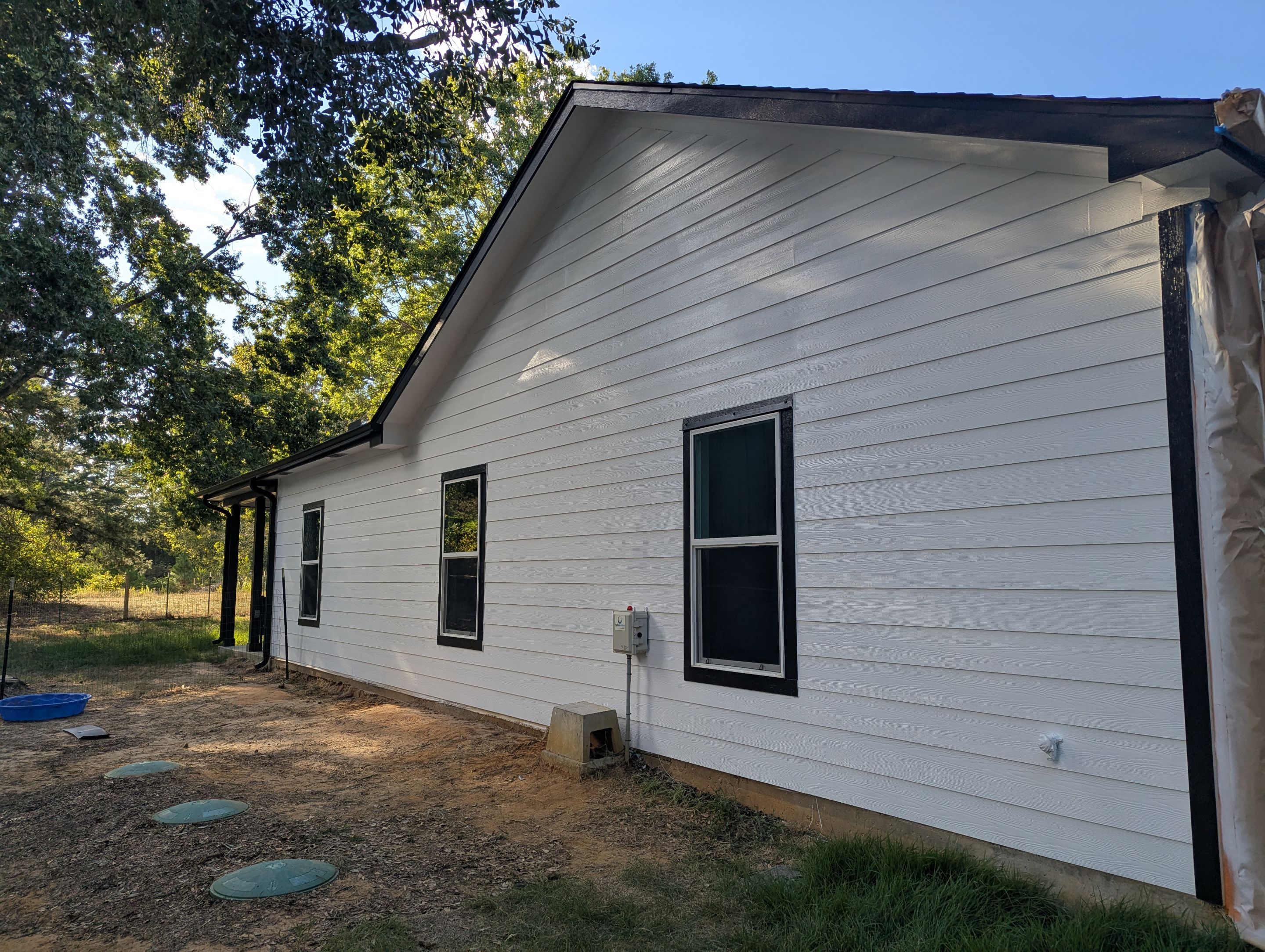 Bold New Color Scheme on Frankston, TX Home by Quality Coats Painting