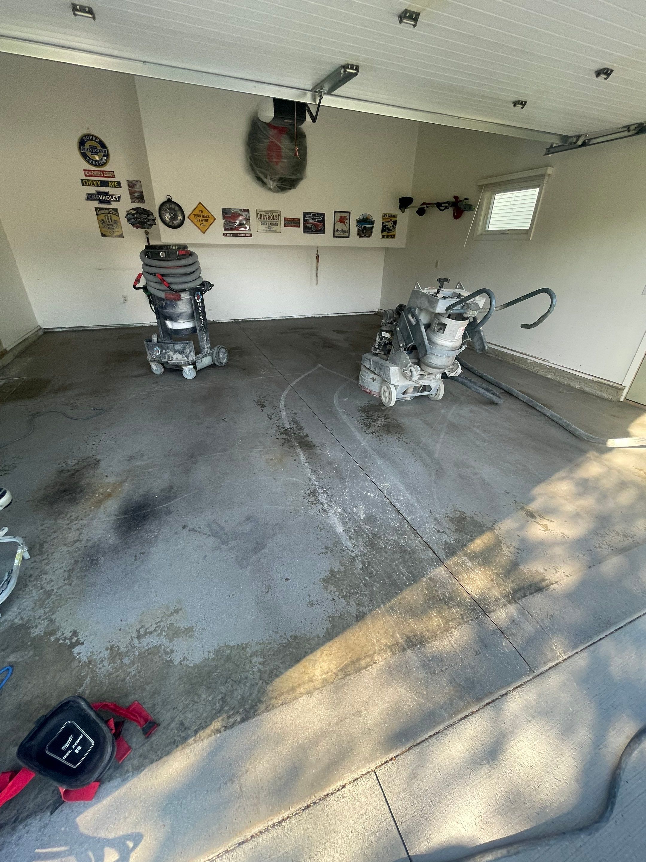 Sioux Falls Garage Floor Coating with Nightfall Decorative Chips by Select Painting, Coatings & Garage Cabinets