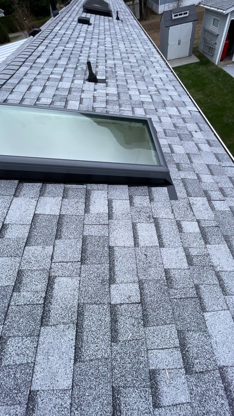 Residential Roofing Installation using OC Oakridge shingles by Top Notch Roofing Inc