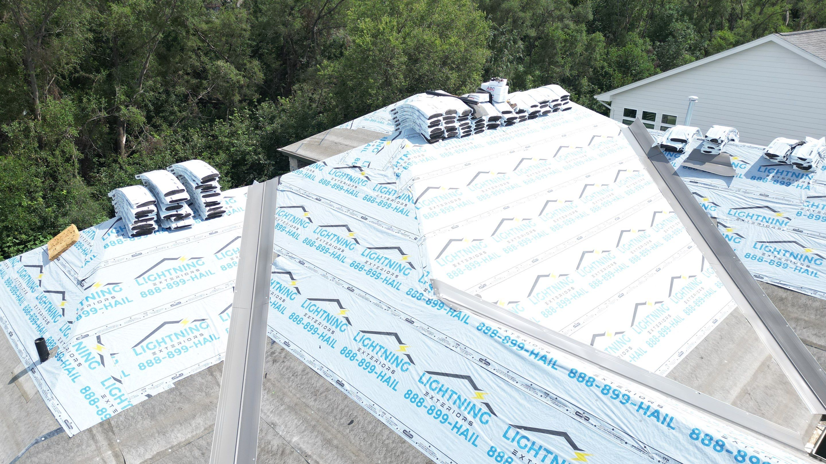 Residential Roofing Installation using IKO Nordic Cornerstone Impact Resistant Class 4 by Lightning Exteriors