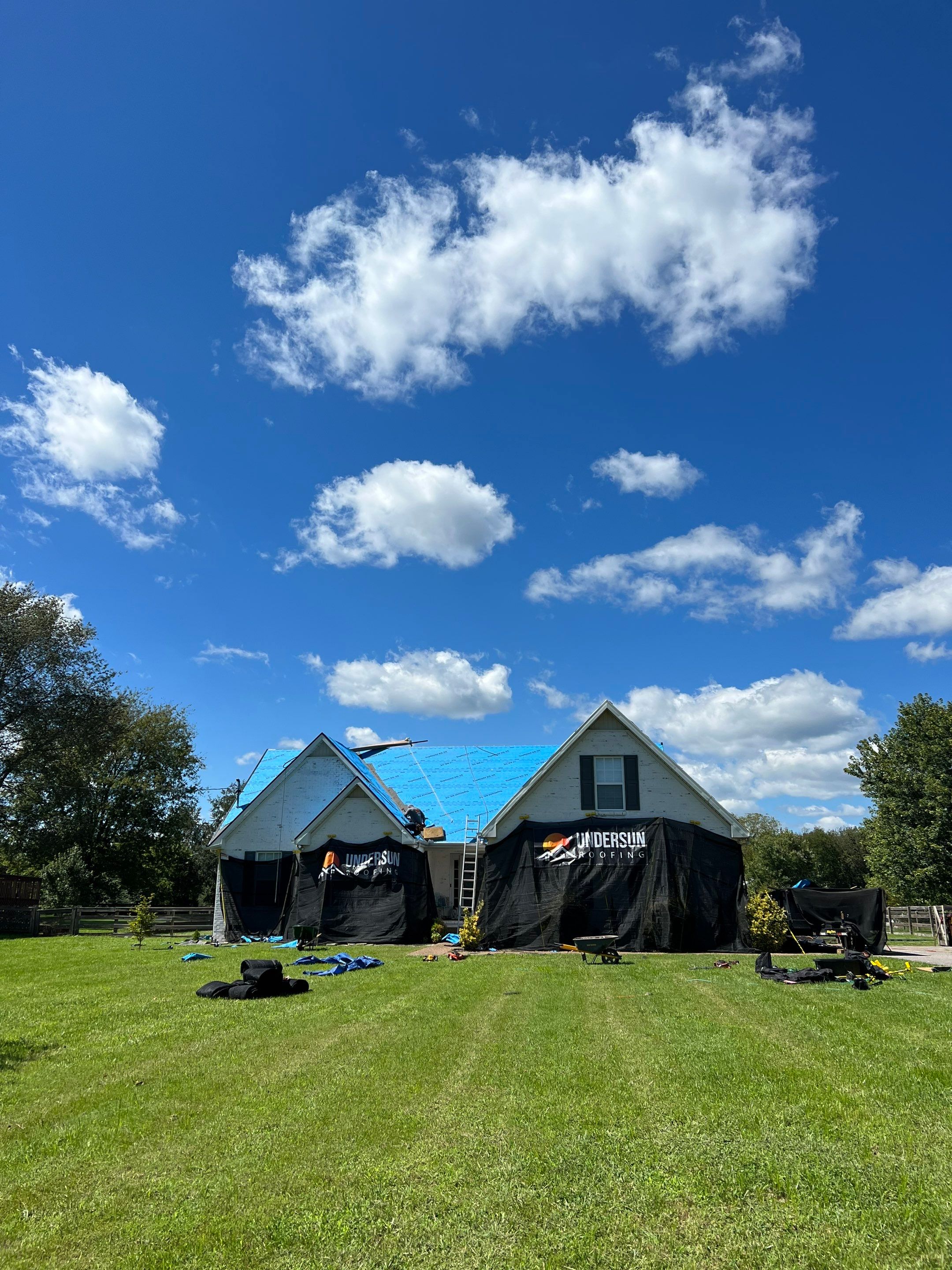 Residential Roofing Installation using Owens Corning Oakridge Roofing System by Undersun Roofing 