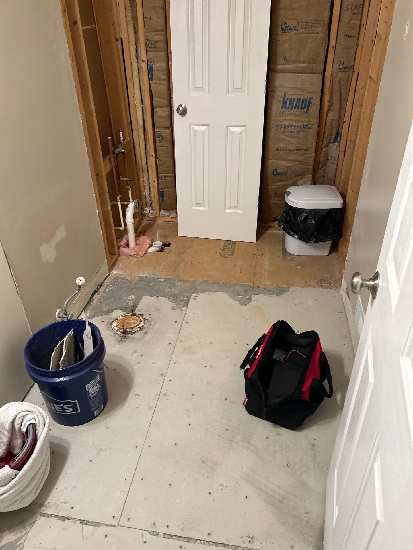 Tub Surround and Bathroom Floor by Footprints Floors Kentucky