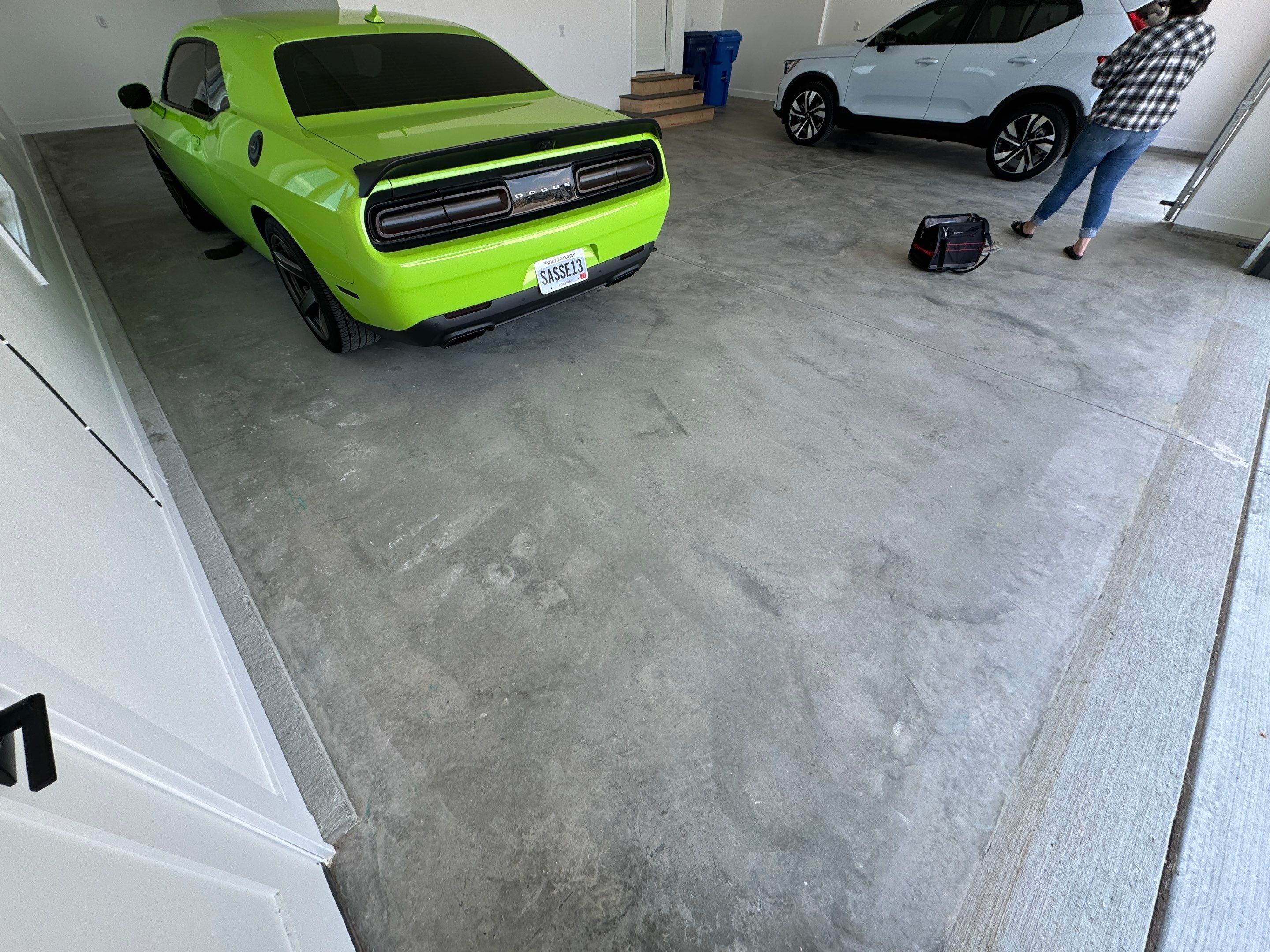 Multi-Color Epoxy Flake Garage Floor Installation in Sioux Falls by Select Painting, Coatings & Garage Cabinets