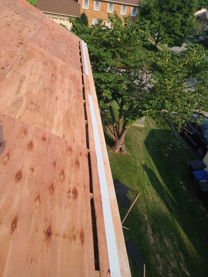 Burke: CertainTeed Landmark Pro Architectural Shingles in Max Def Weathered Wood by RM Banning, Inc.