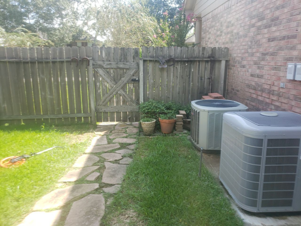 6'6" Western Red Cedar Fence Install by Astro Outdoor Designs 