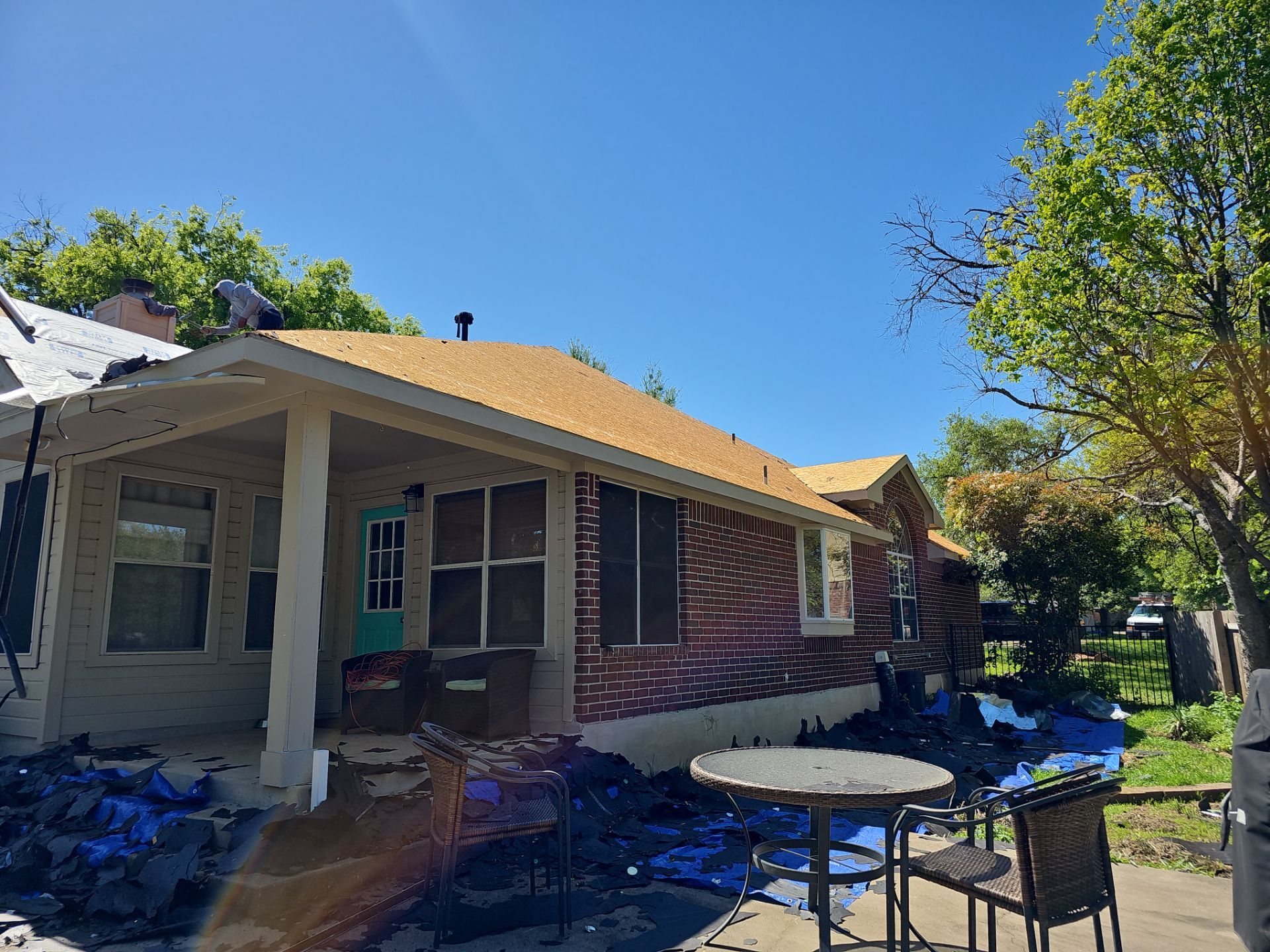Residential Roof Installation Owens Corning Oakridge Onyx Black by DeZign Roofing & Exteriors
