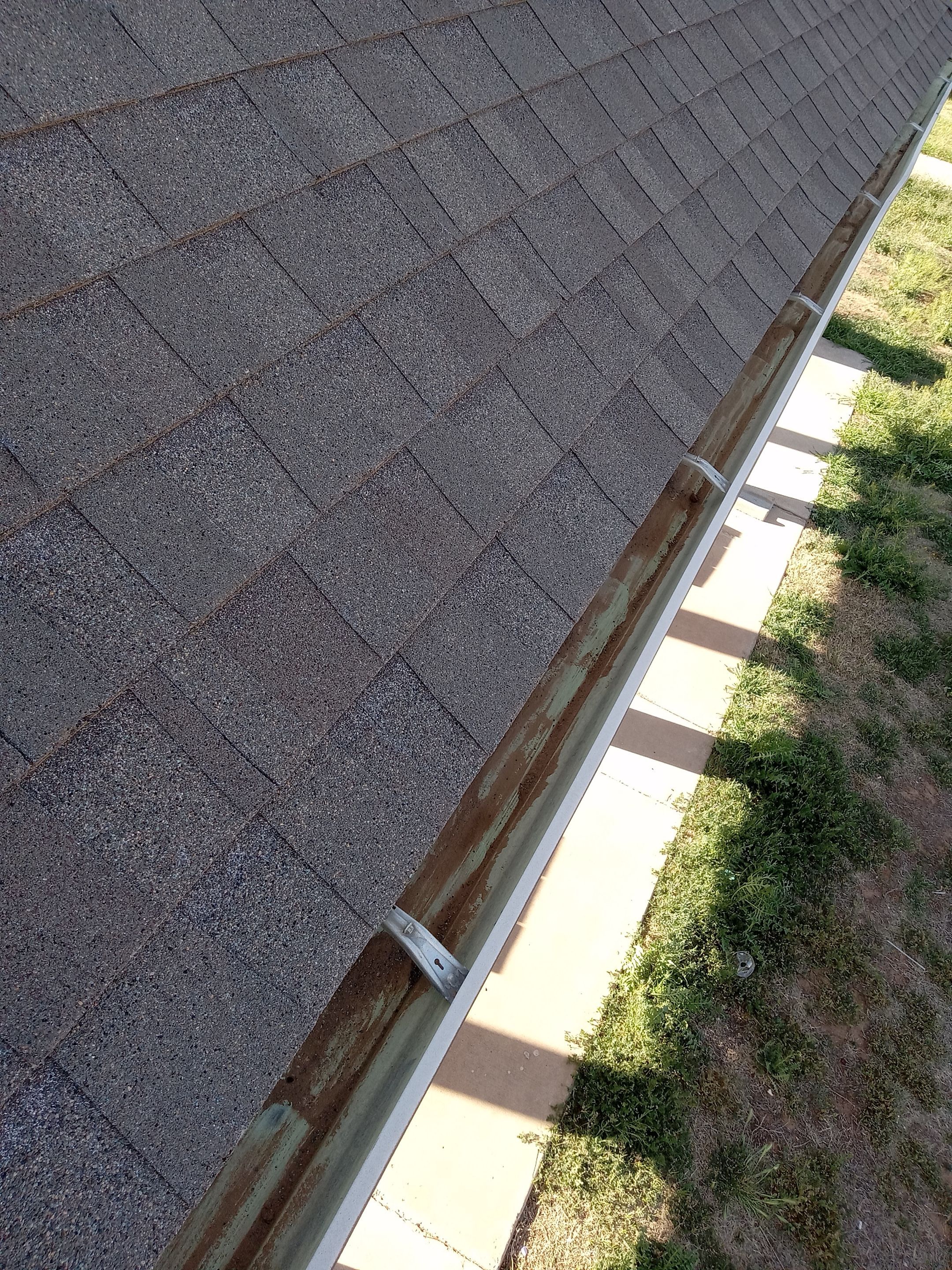 HOA gutter cleaning after photo.