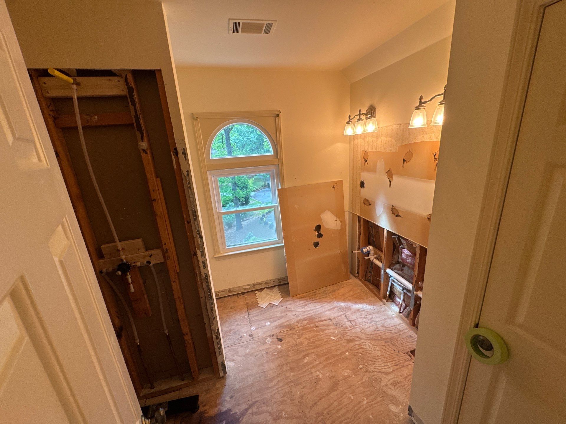 Guest bathroom renovation by Prudencio