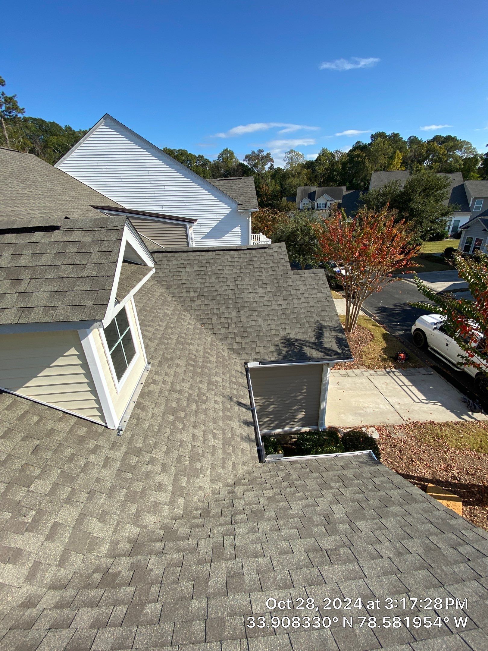 GAF HDZ - Weathered Wood by Linta Roofing Inc