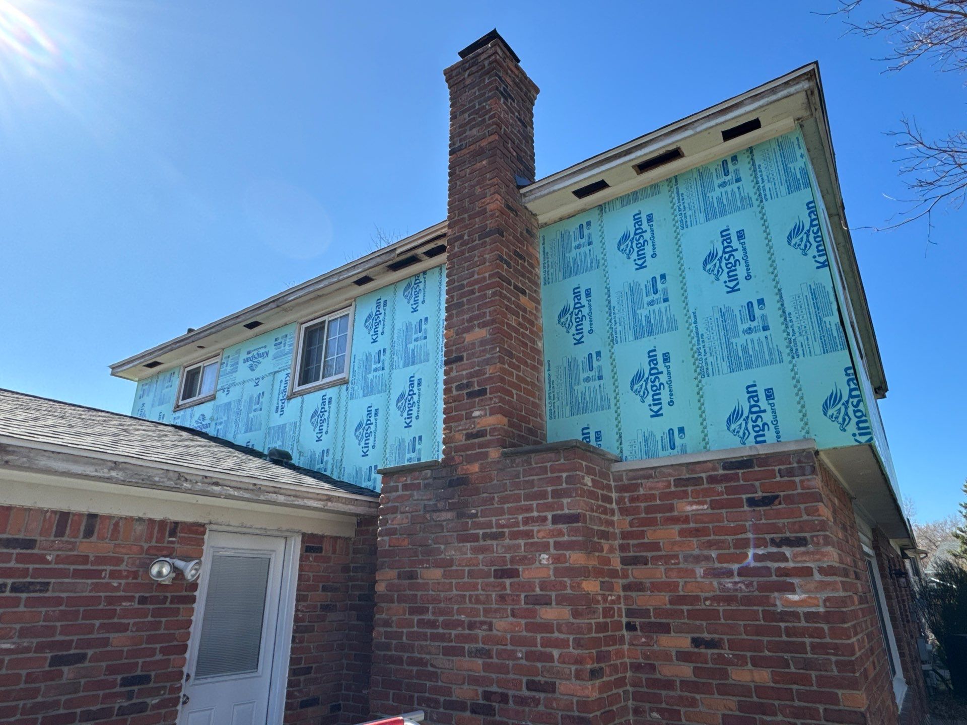Siding Replacement using Alside Charcoal Smoke and Roof Replacement using Owens Corning Peppercorn by 180 Contractors