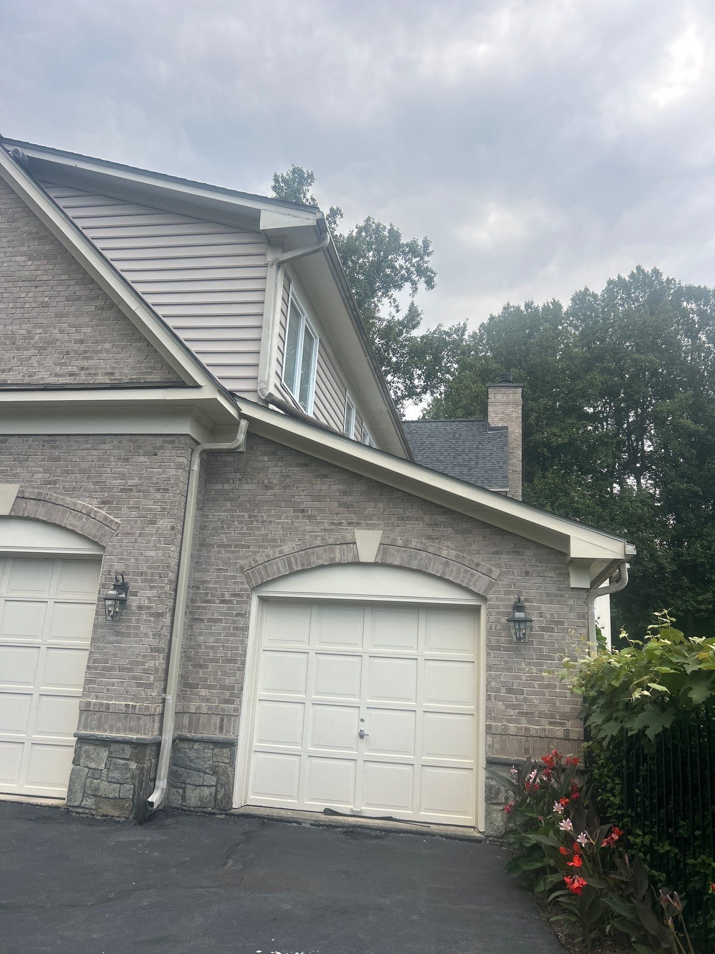 Great Falls : residential Roof with CertainTeed Landmark Pro in Max Def Moire Black  by RM Banning, Inc.