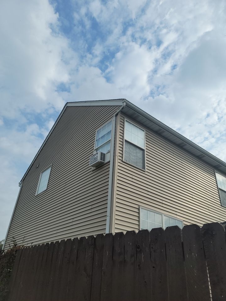 ATLAS PINNACLE COLOR: BURNT HICKORY DRIP EDGE: WHITE by Eagle Eye Roofing