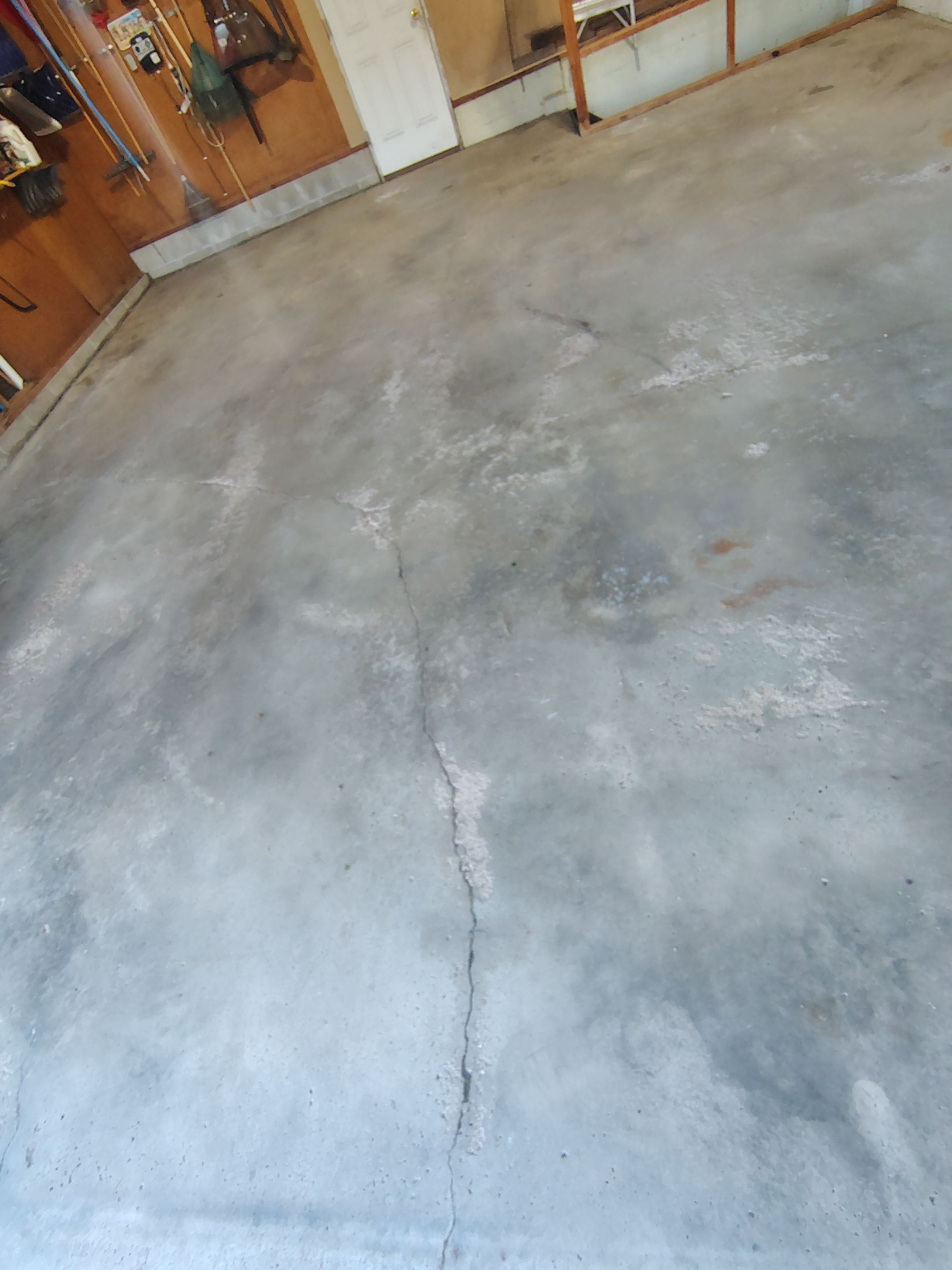 Sioux Falls Garage Epoxy Floor Installation and Concrete Crack Repair by Select Painting, Coatings & Garage Cabinets